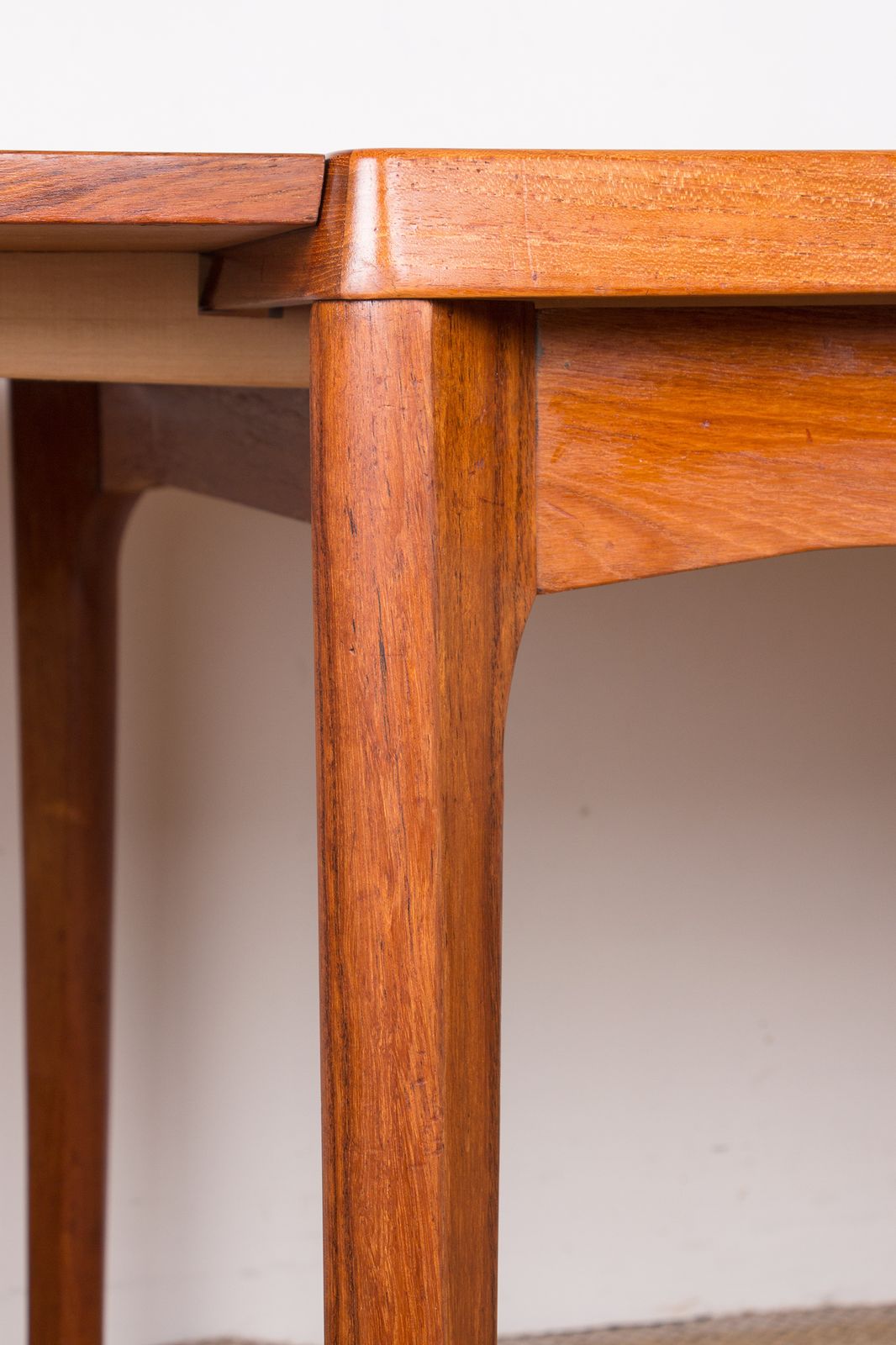 photo vintage Table à manger danoise extensible en teck par Henning Kjaernulf pour Vejle Stole, 1960.