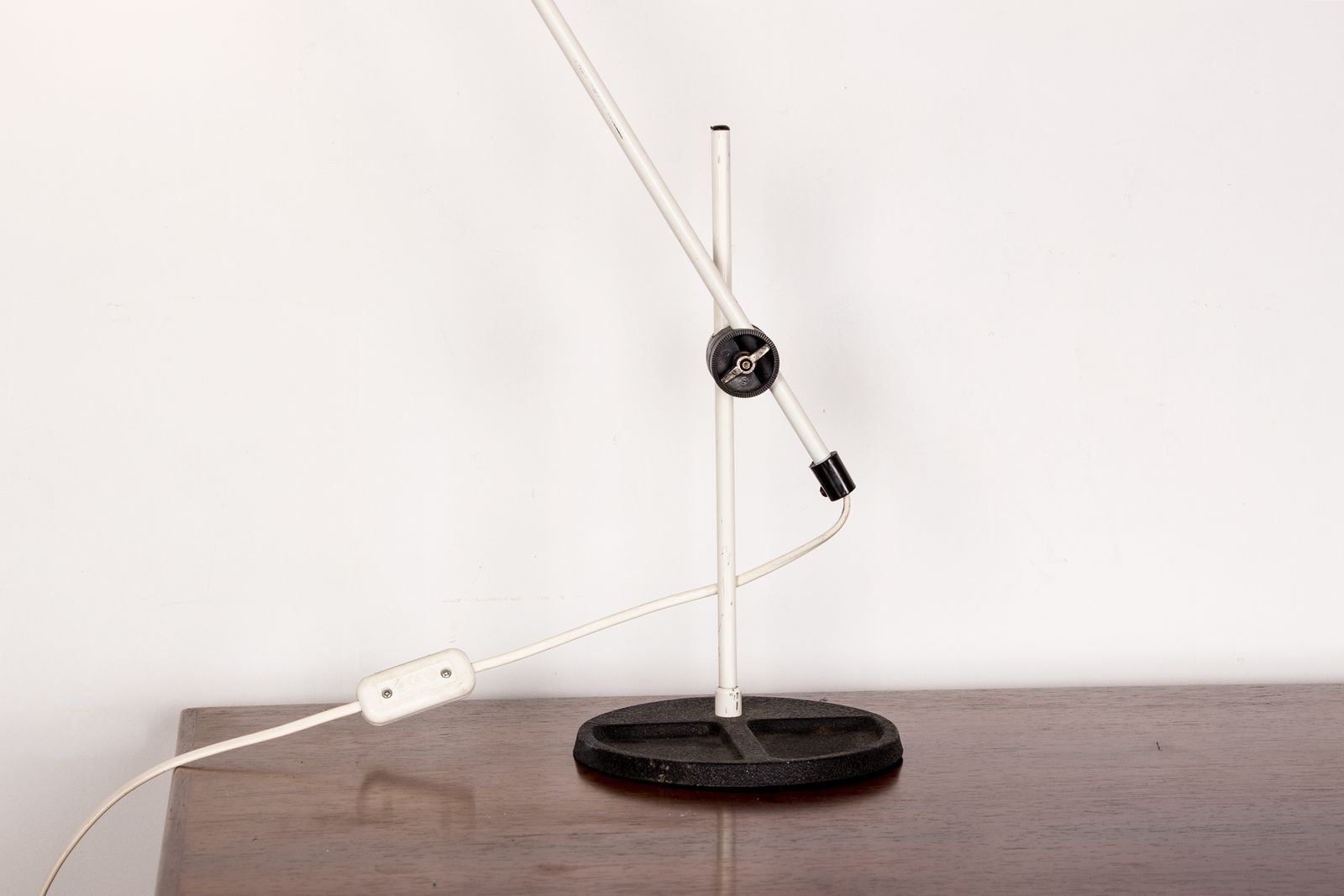 Importante lampe de bureau orientable en métal blanc, 1960 photo vinterior