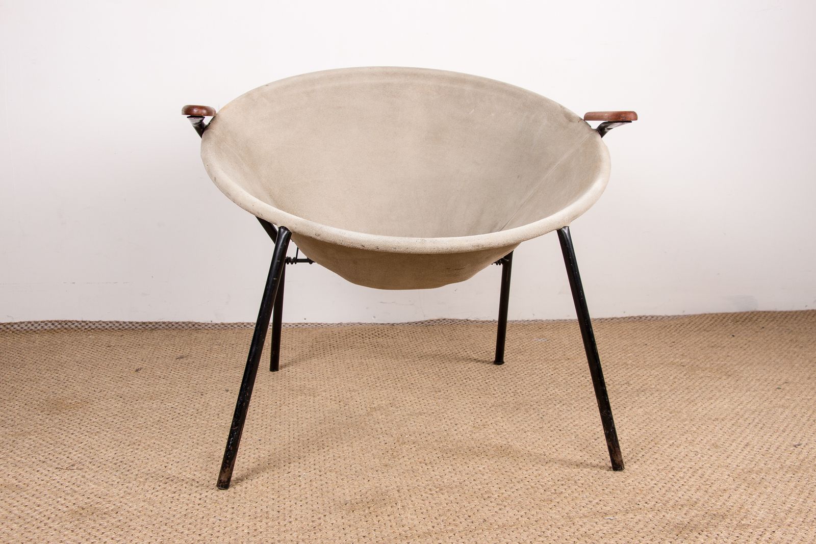 Fauteuil danois en cuir, acier et teck, modèle Balloon, par Hans Olsen, 1960. photo furniture