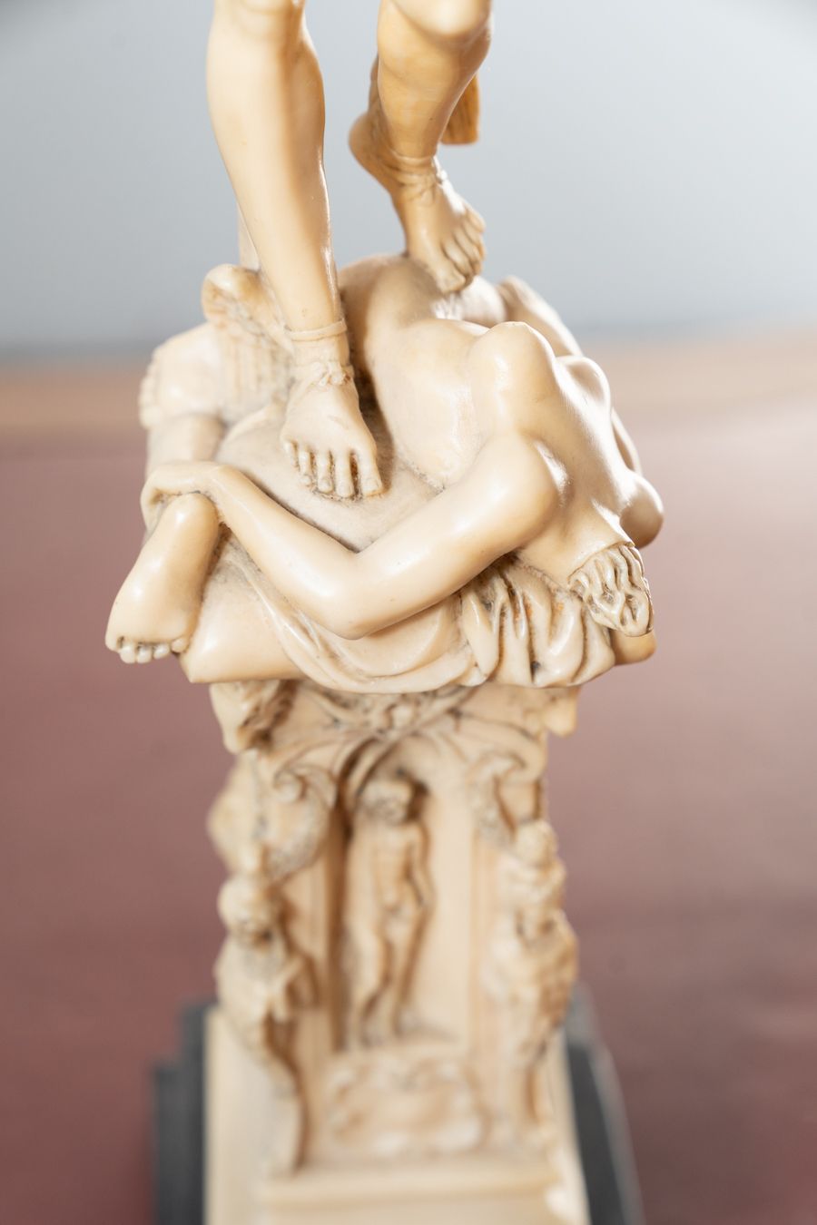 Pair Of 1970s/80s Resin Sculptures – Classical Art Figurines In Ivory Finish photo vintage