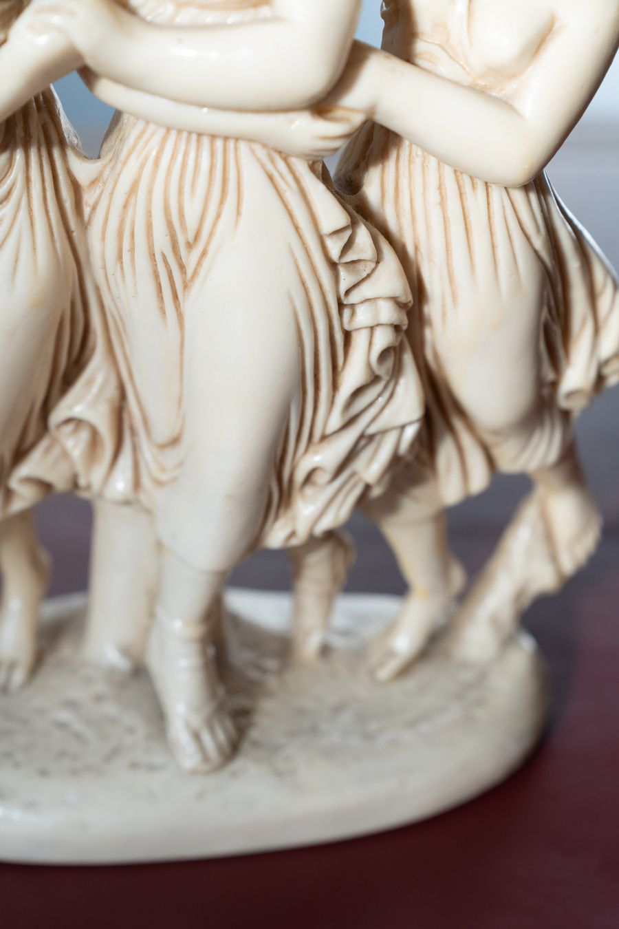 500.0 Pair Of 1970s/80s Resin Sculptures – Classical Art Figurines In Ivory Finish photo