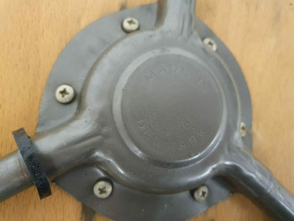 Teakhouten En Metalen Driepootkruk Naar Voorbeeld Van Arne Jacobsen, Denemarken, Ca. Jaren 1960 photo Meubels