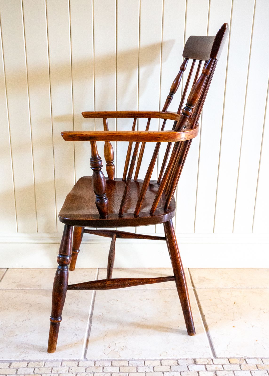 photo vintage Lincolnshire Windsor Chair Comb Back Chair 1840 Early Victorian 1800s Country House Farmhouse Interior Fireside Armchair Camm Marsh