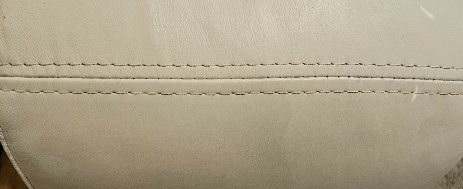 photo vinterior Unique Vintage 70s/80s Italian White Leather Armchair