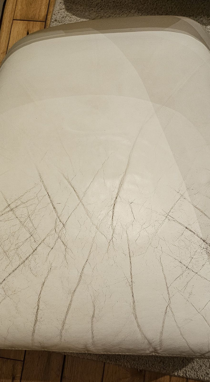 photo vintage Unique Vintage 70s/80s Italian White Leather Armchair