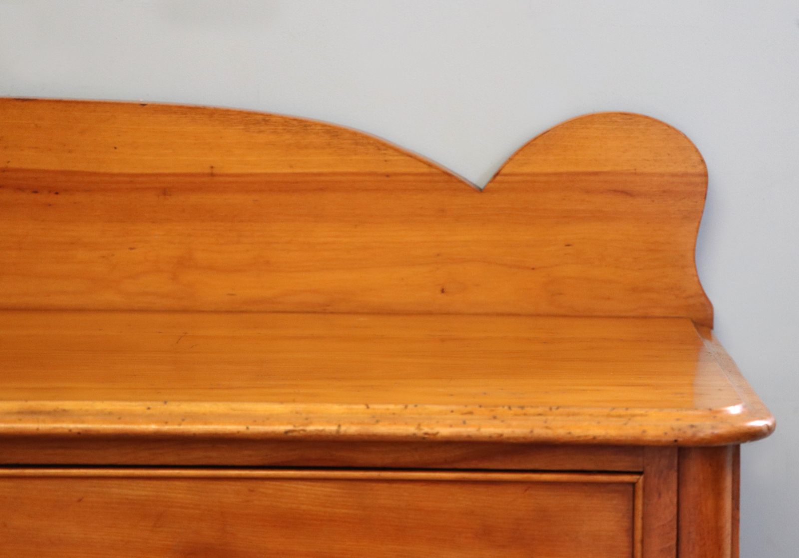 Furniture A Lovely Victorian Satin Birch Chest. photo