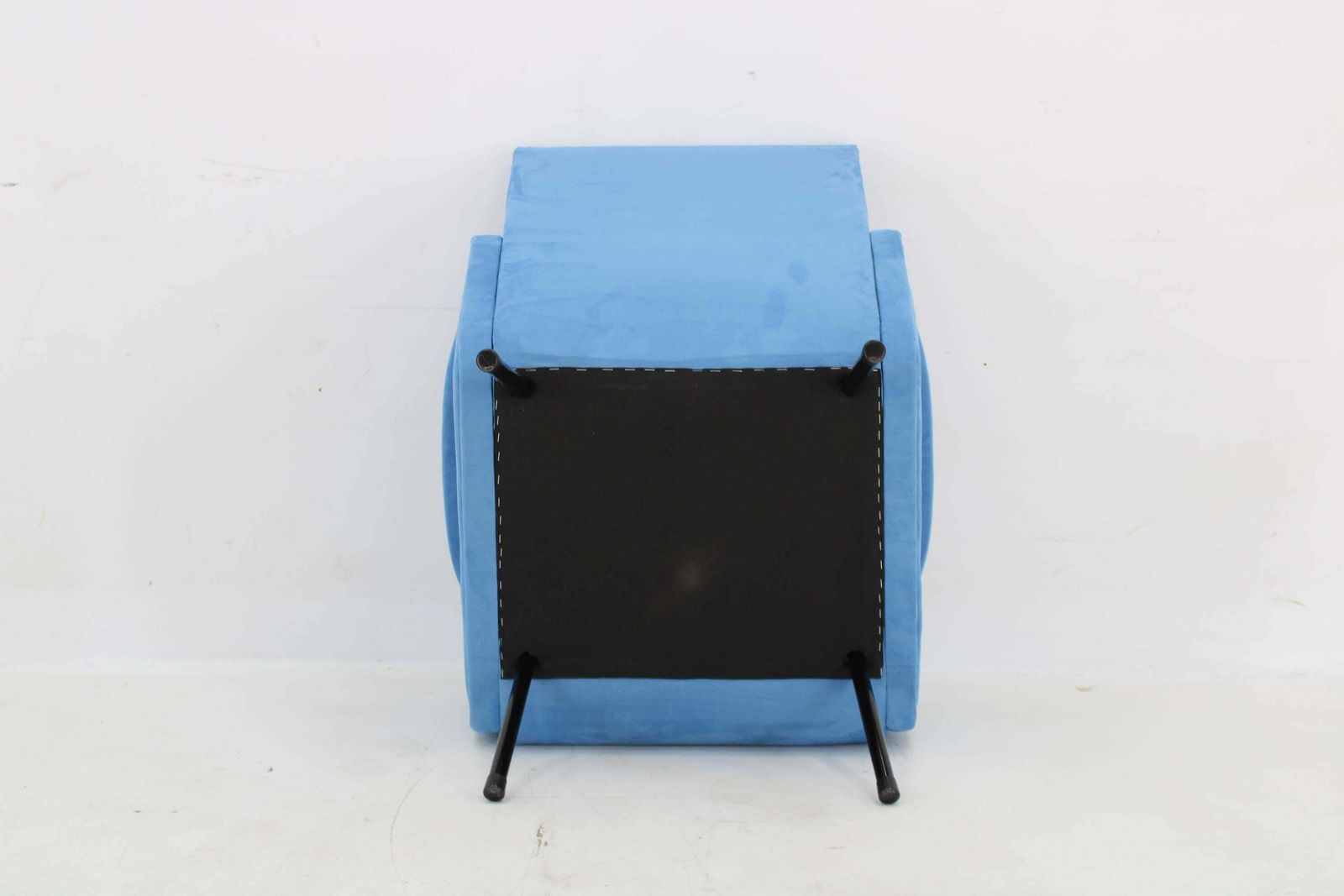 photo vinterior 1960s Pair Of Restored Italian Armchairs