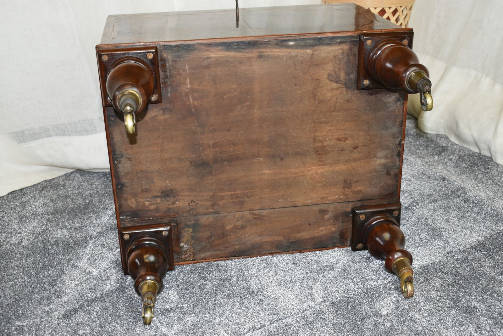 George III Mahogany Cellarette photo vinterior