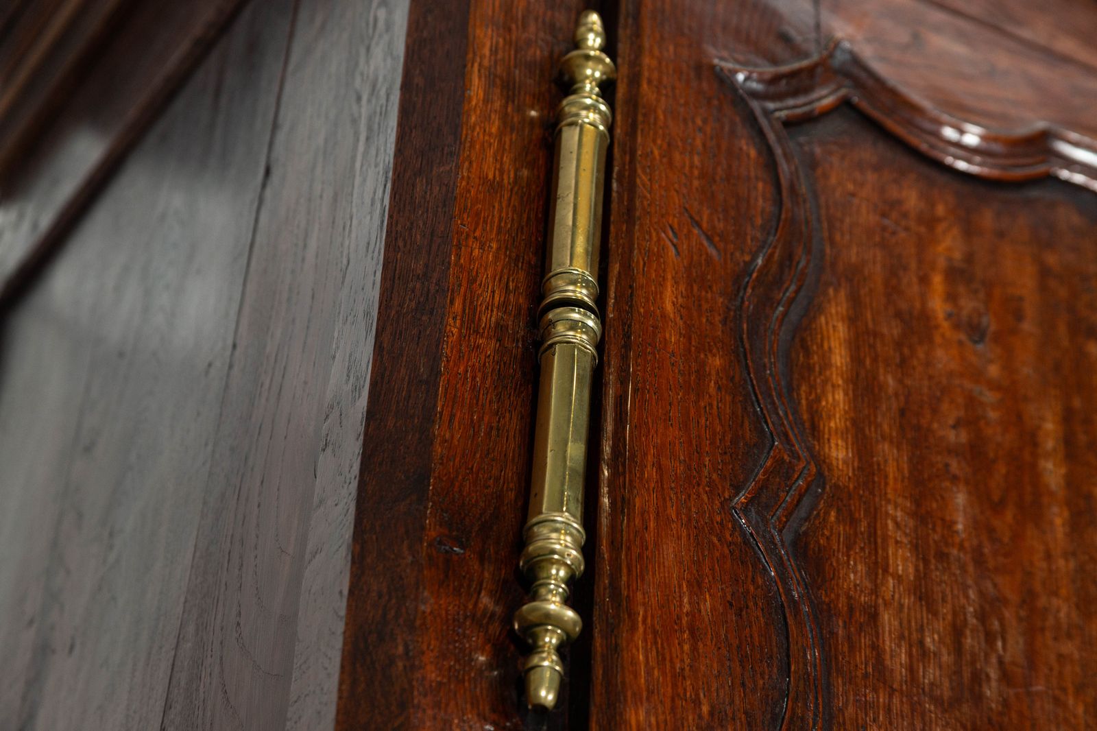 photo vinterior Large 18thc French Oak Armoire