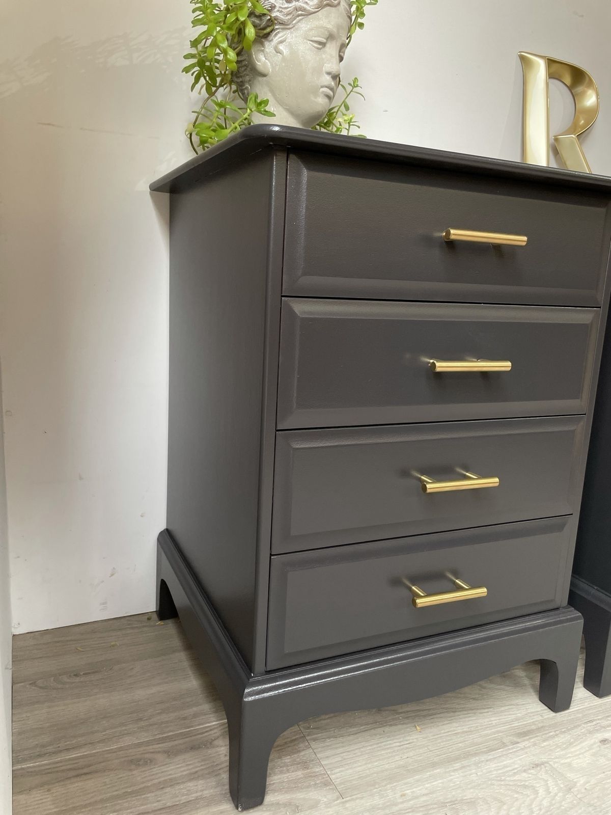 Stag Minstrel Pair (2) Of Bedsides Drawers Painted Black photo 645.0