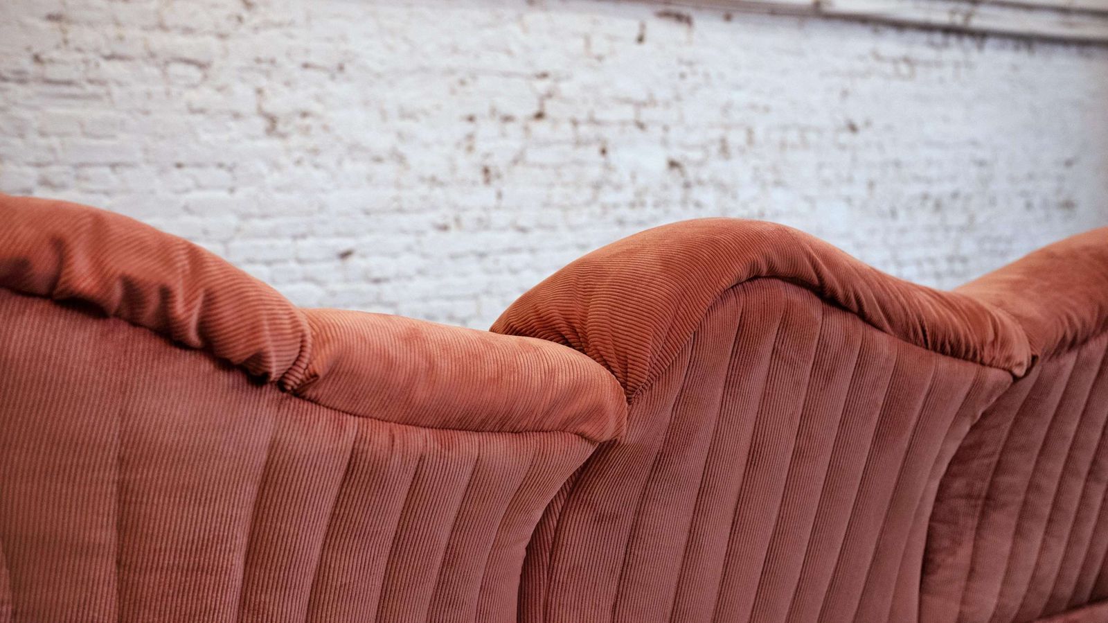photo furniture Rare Roche Bobois " Vagues " Element Sofa In Coral Ribbled Fabric