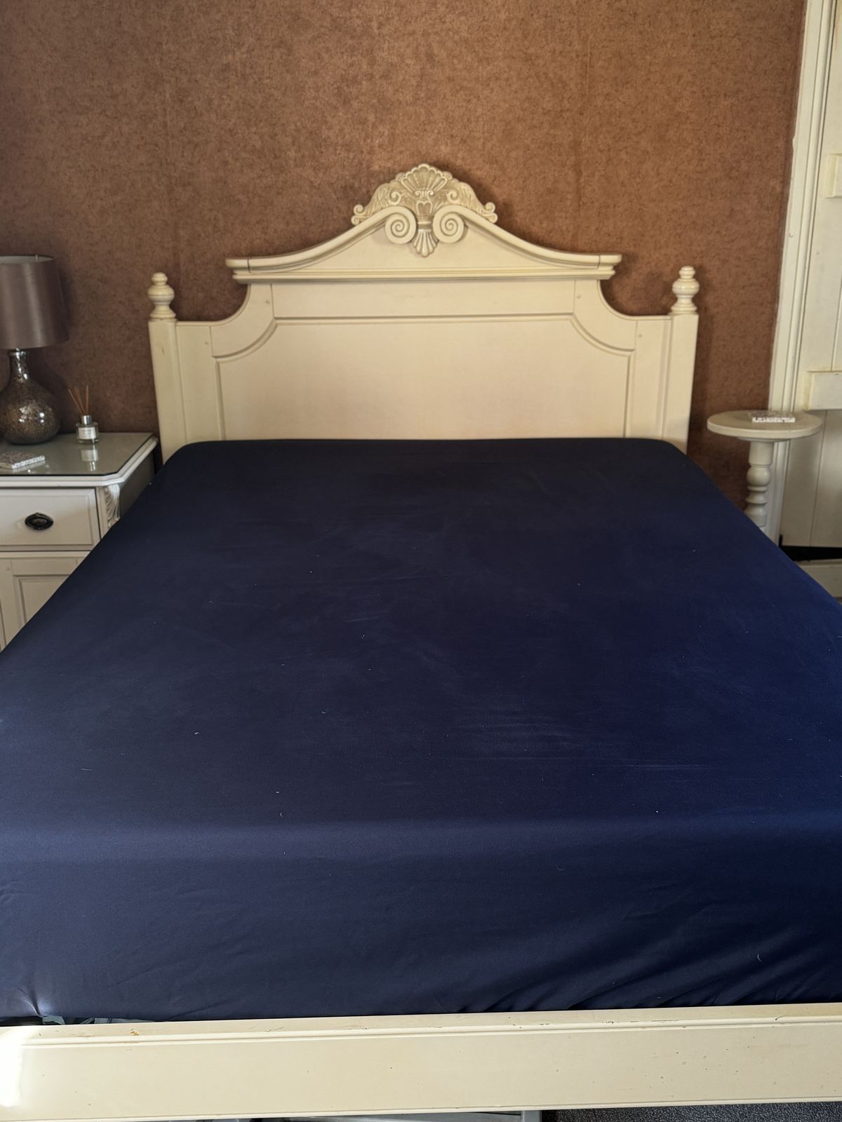 French Boutique Bedroom Furniture Set photo vinterior