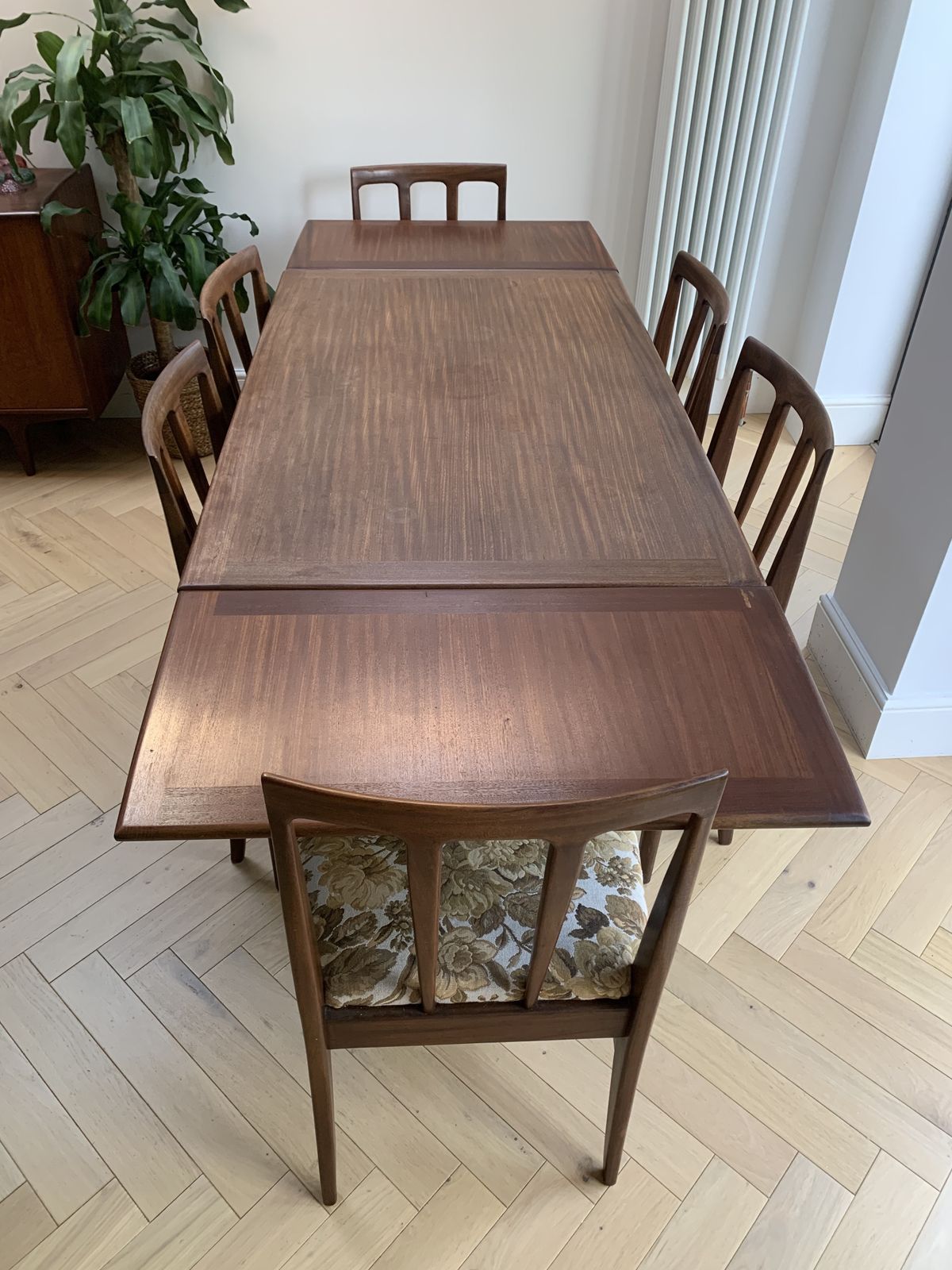 650.0 Dining Table And Chairs A. Younger photo