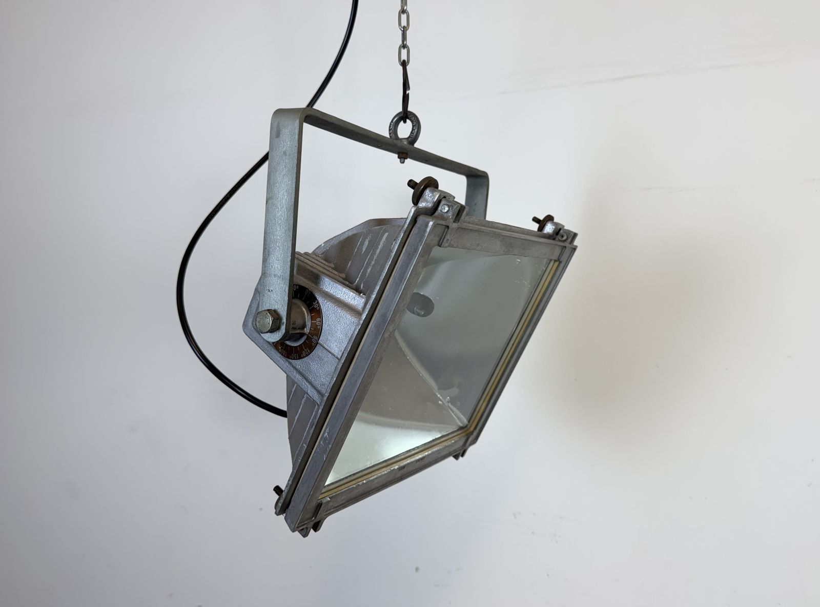 photo vintage Vintage Grey Theater Spotlight With Glass Cover, 1980s