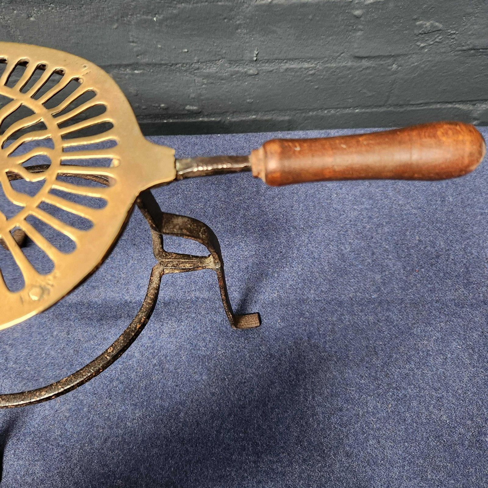 Brass And Iron Fireplace Footman/Trivet Circa 19thc photo vinterior