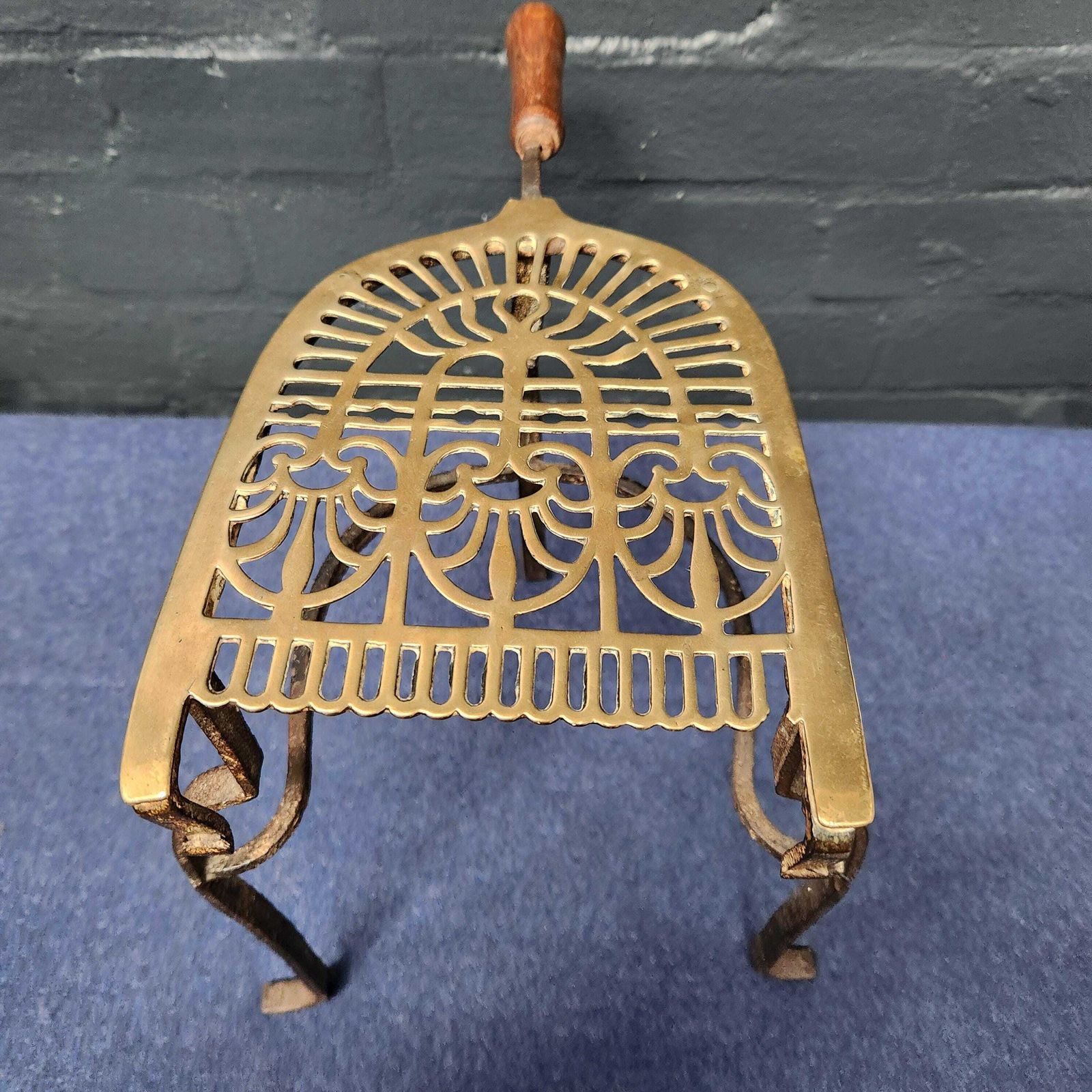 photo furniture Brass And Iron Fireplace Footman/Trivet Circa 19thc