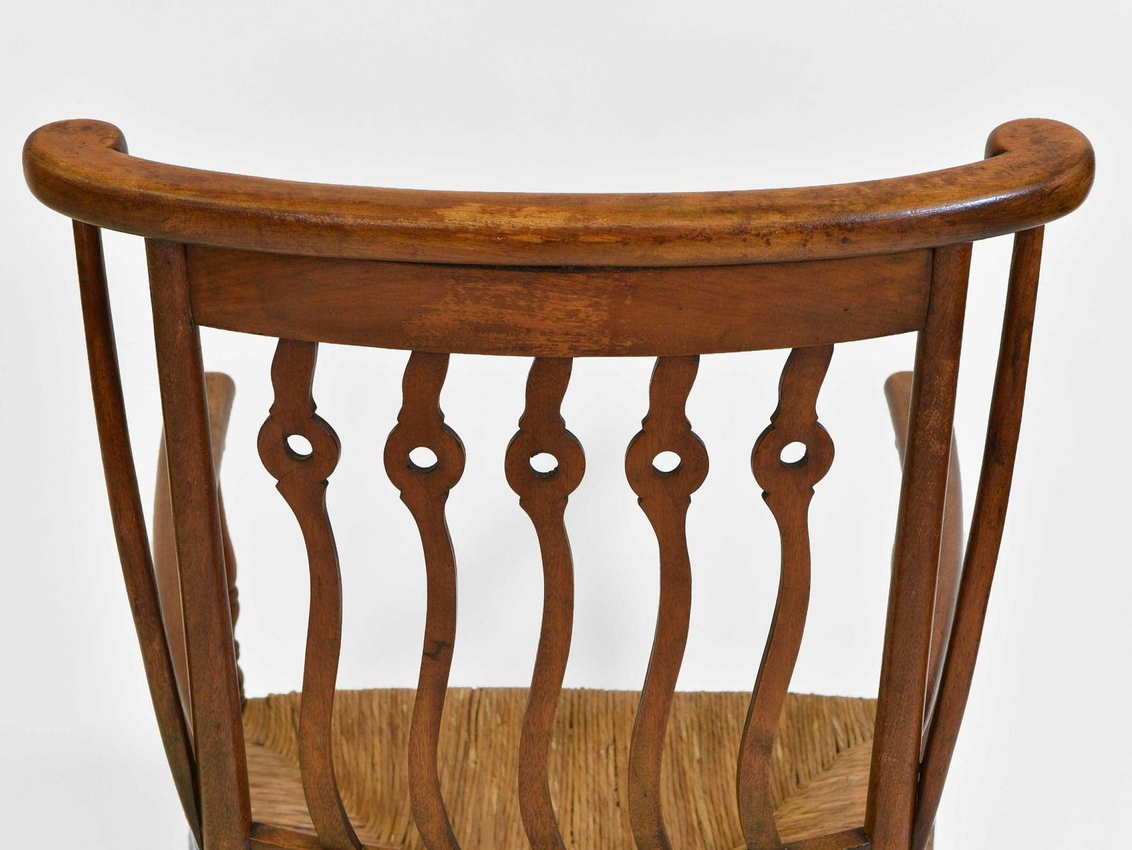 photo vintage Arts & Crafts “Quaint” Rush Seated Armchair