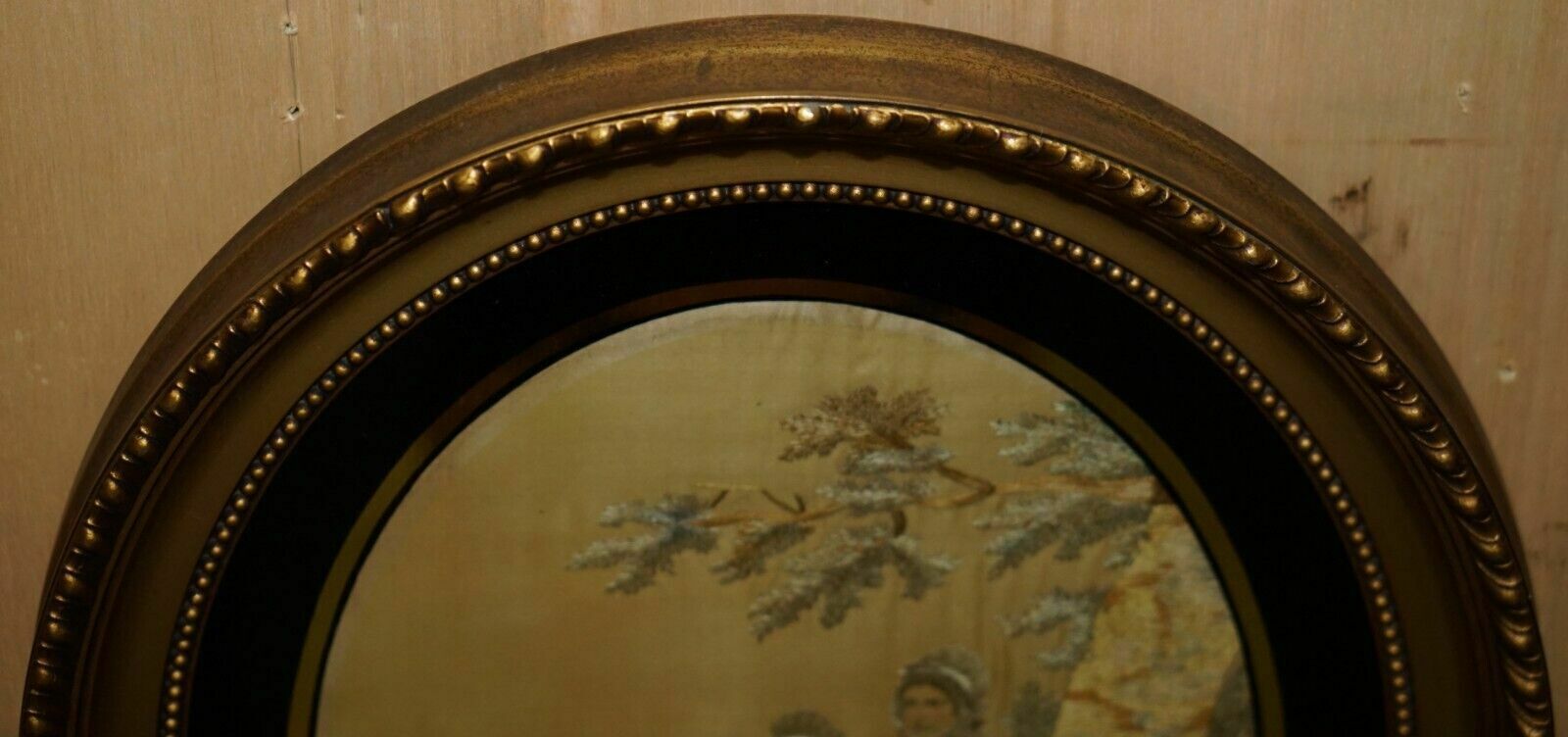 photo furniture Stunning Detail 18th Century Oval Framed Silk Work Tapestry Gold Gilt Frame