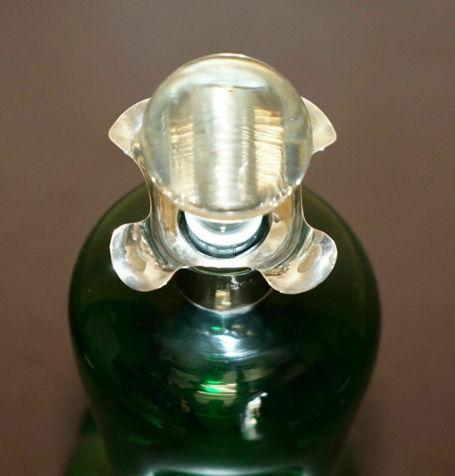 photo vinterior 1896 Gibson  & Lawrence Antique Green Wine Port Decanter Sterling Silver Collar