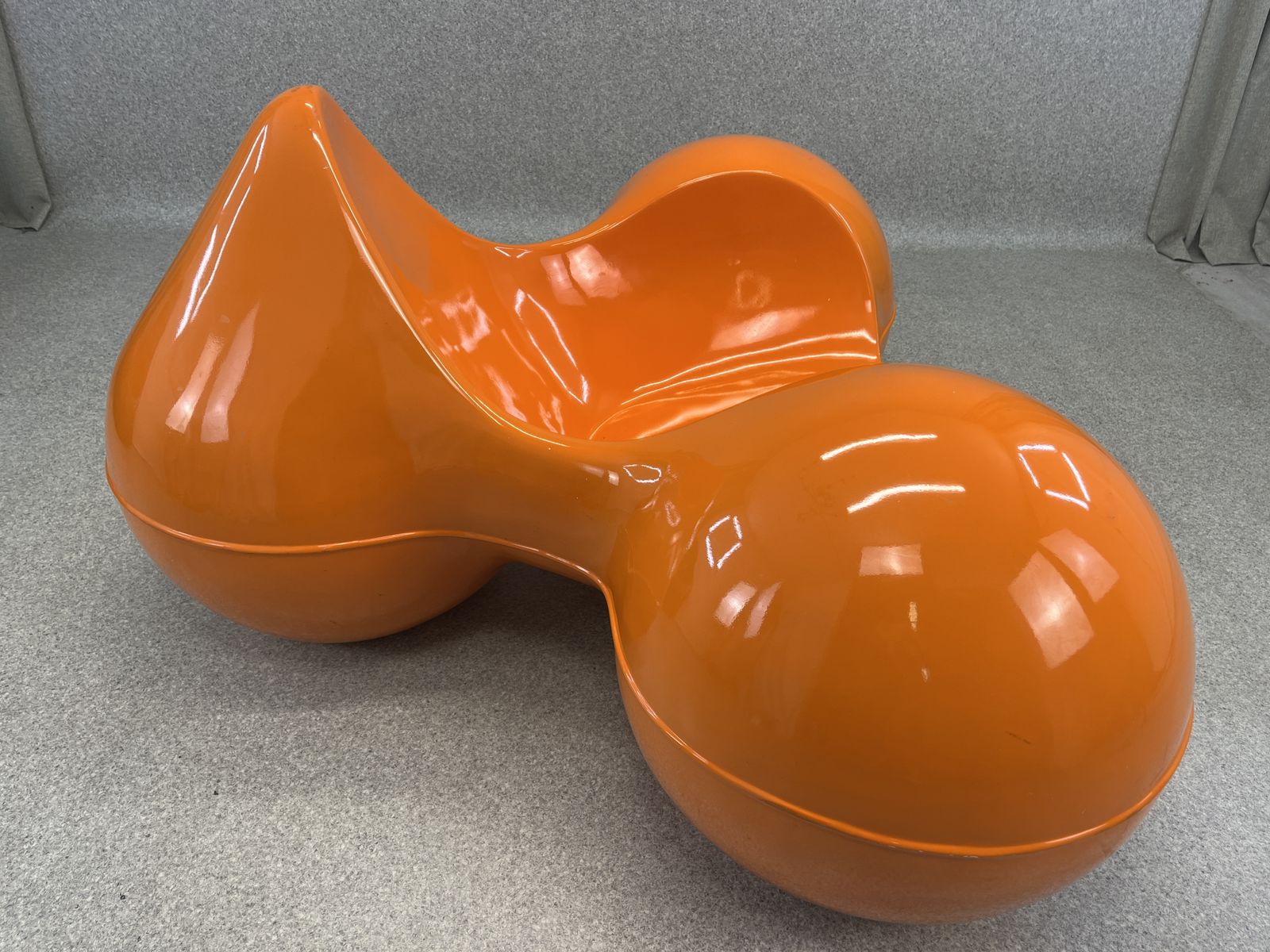 photo furniture Iconic Vintage Eero Aarnio Orange Tomato Chair, Space Age By Adelta