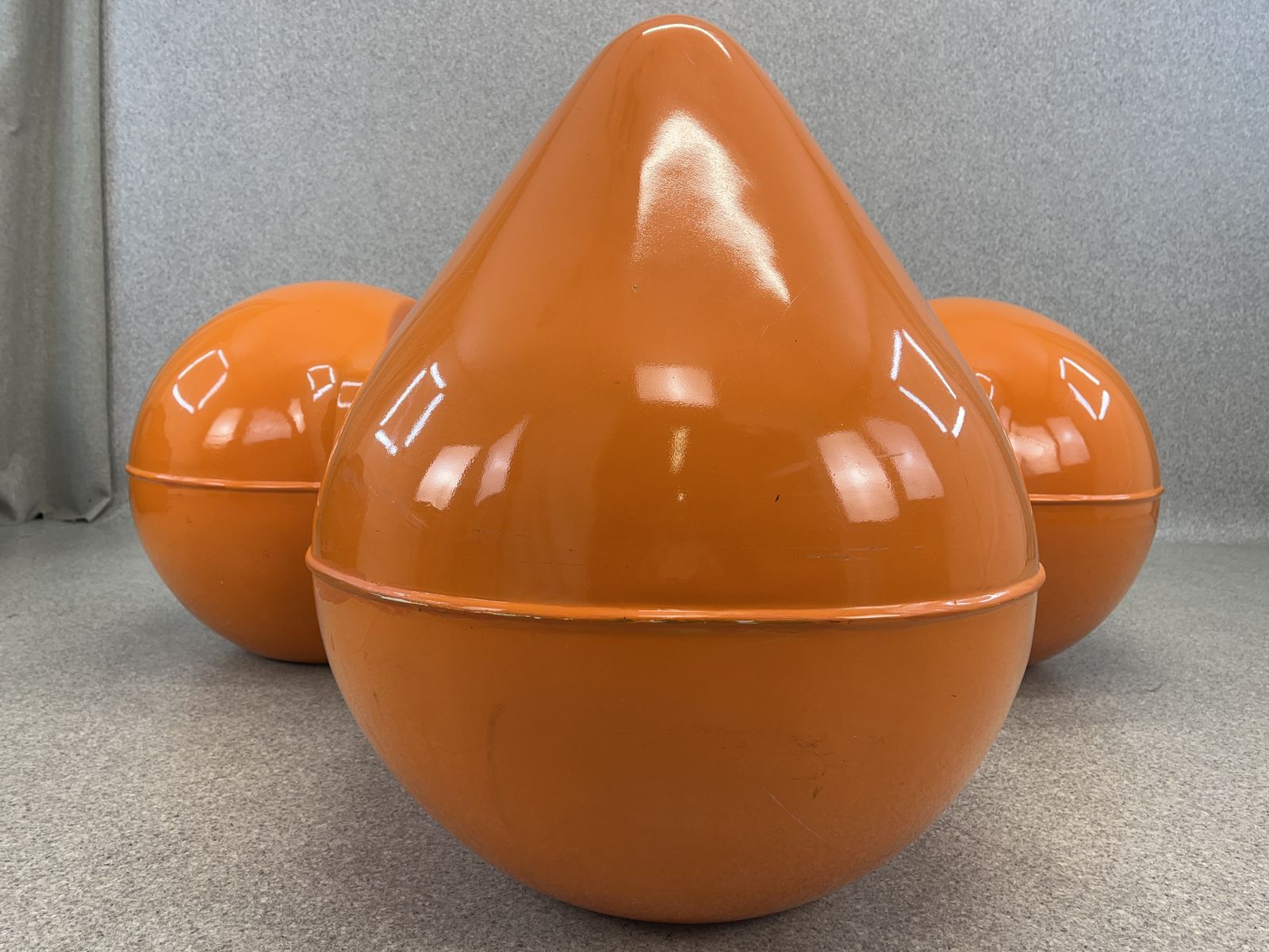 photo vinterior Iconic Vintage Eero Aarnio Orange Tomato Chair, Space Age By Adelta