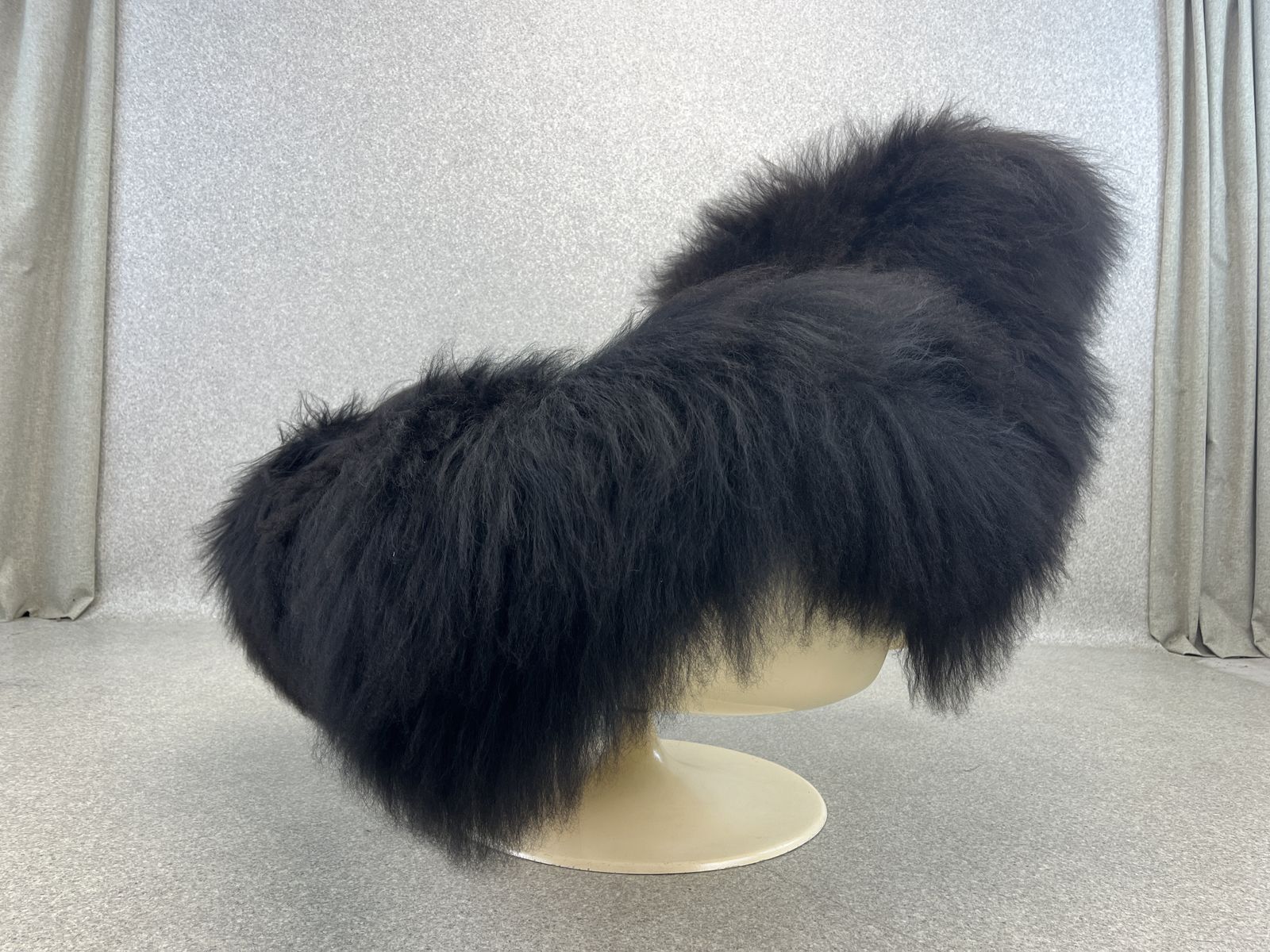 photo vintage Sheepskin Lurashell Space Age Swivel Chair Chaise Longue Fluffy Furry Yetti