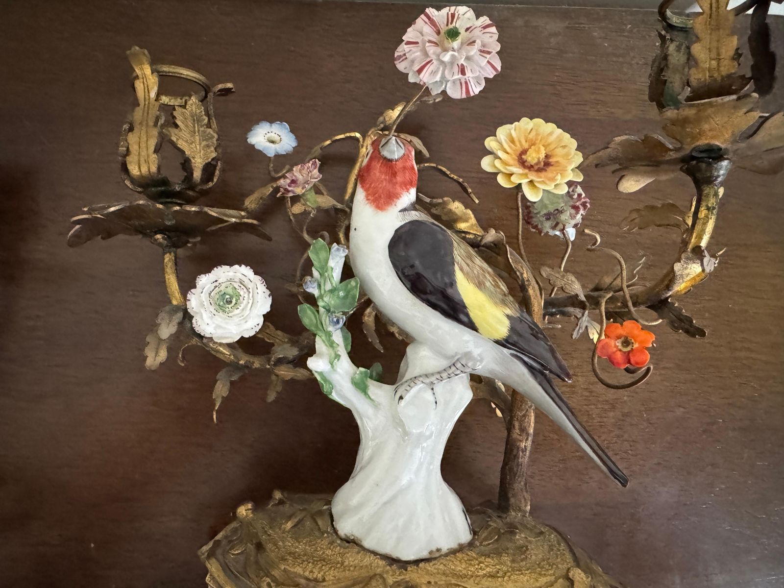 photo vinterior 19th Century Pair Of Porcelain Birds In Ormolu Candelabra