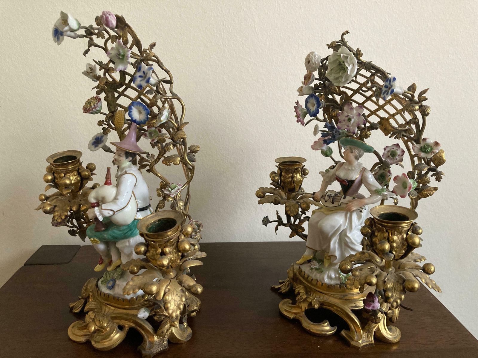 photo furniture Meissen Pair Of Musicians Seated In Ormolu Candelabra