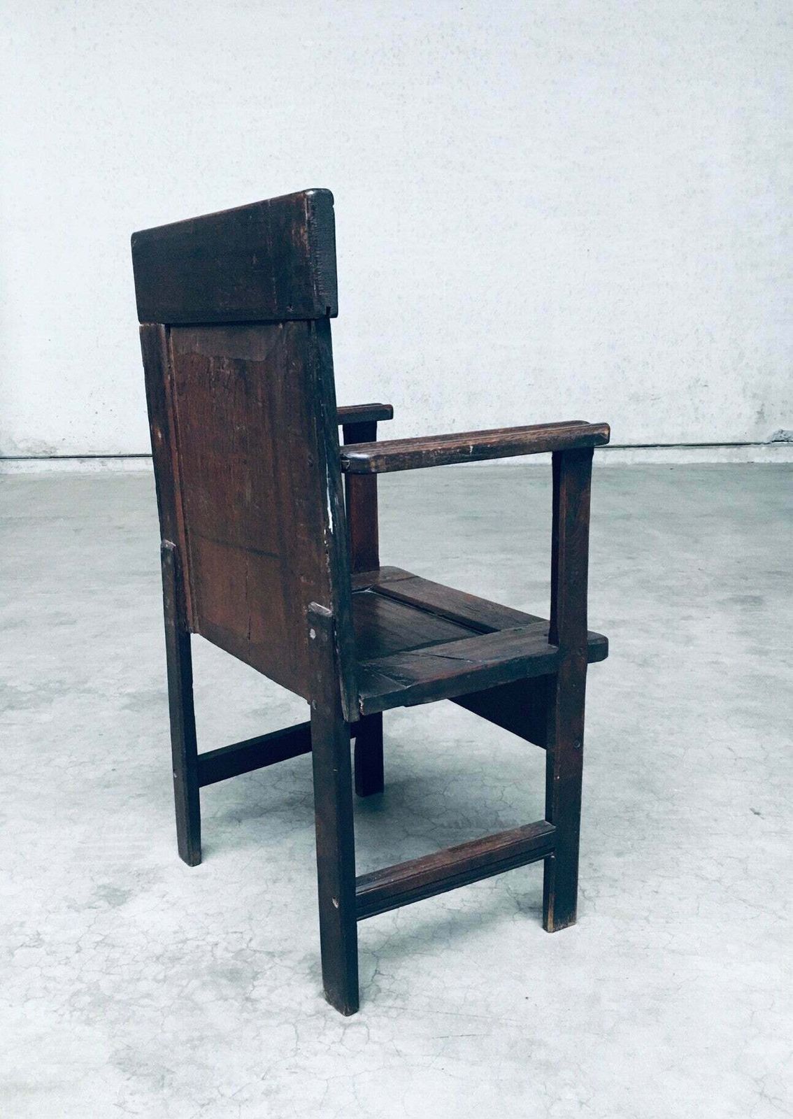 photo furniture 19e Eeuwse Primitieve Folk Art Handgemaakte Fauteuil