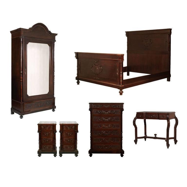 Vincenzo Cadorin Venetian 1890s Bedroom Renaissance Set In Massive Carved Walnut