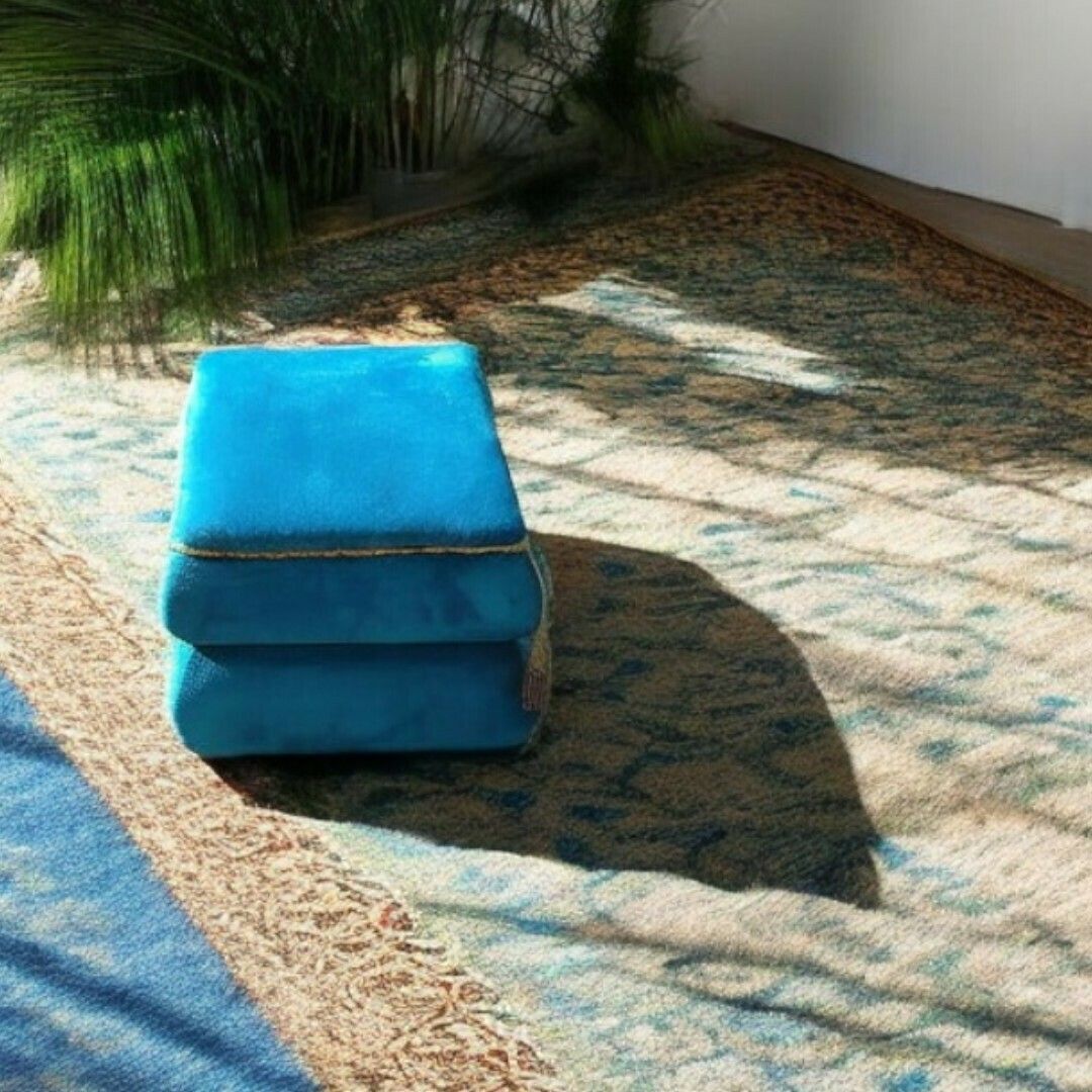Vintage Velvet Ottomann In Peacock Blue photo vinterior