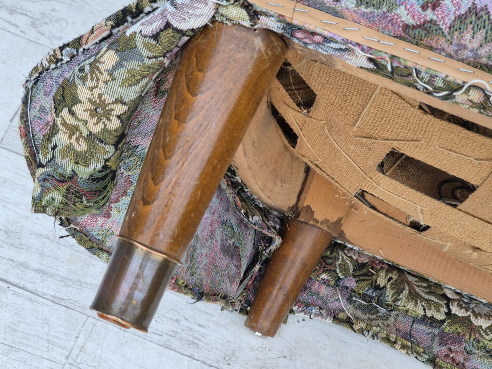 Jaren 1970, Deense Fauteuil, Opnieuw Bekleed, Meubelstof Met Bloemmotief. photo vintage