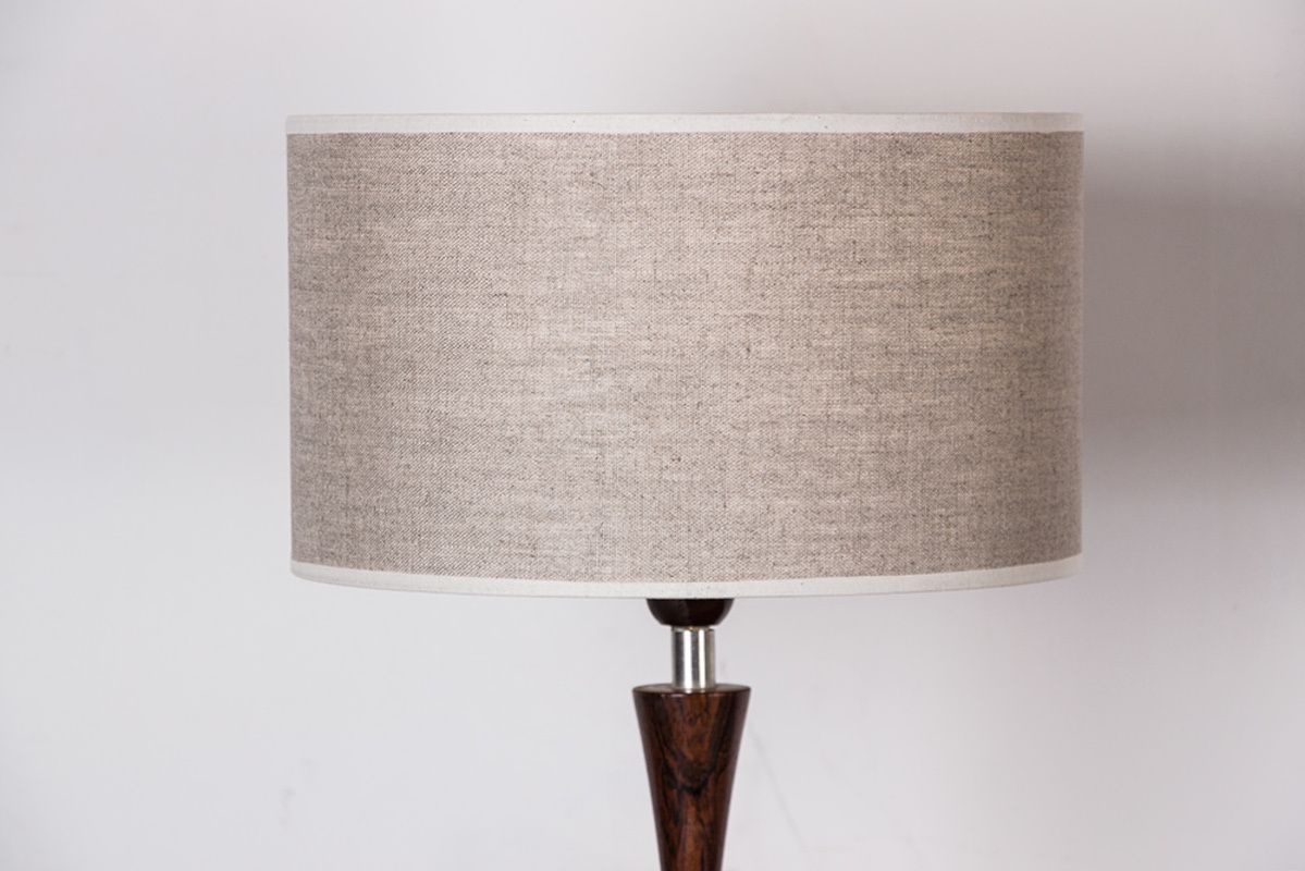 Lampe de table suédoise en aluminium, palissandre et bakélite par Bergboms, 1960. photo vintage