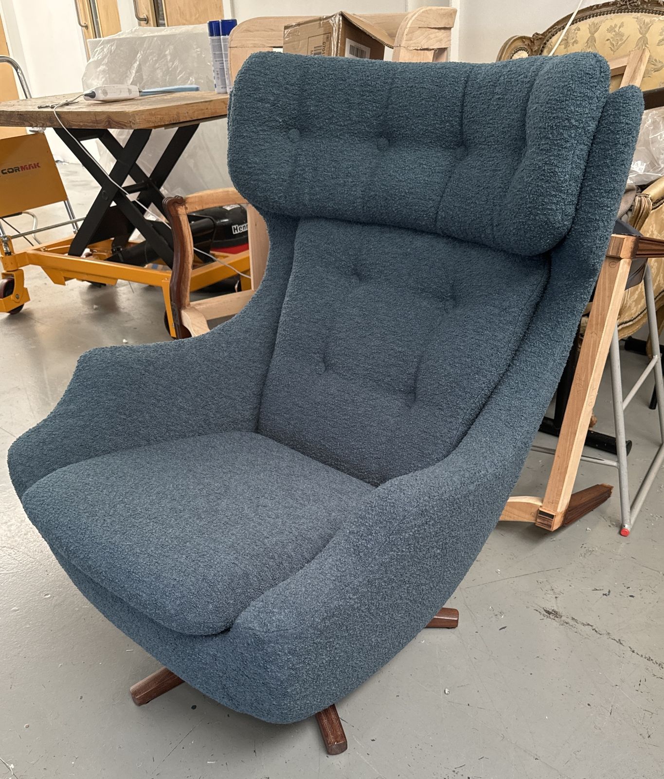 Parker Knoll Statesman, Reupholstered In Boucle photo 3995.0
