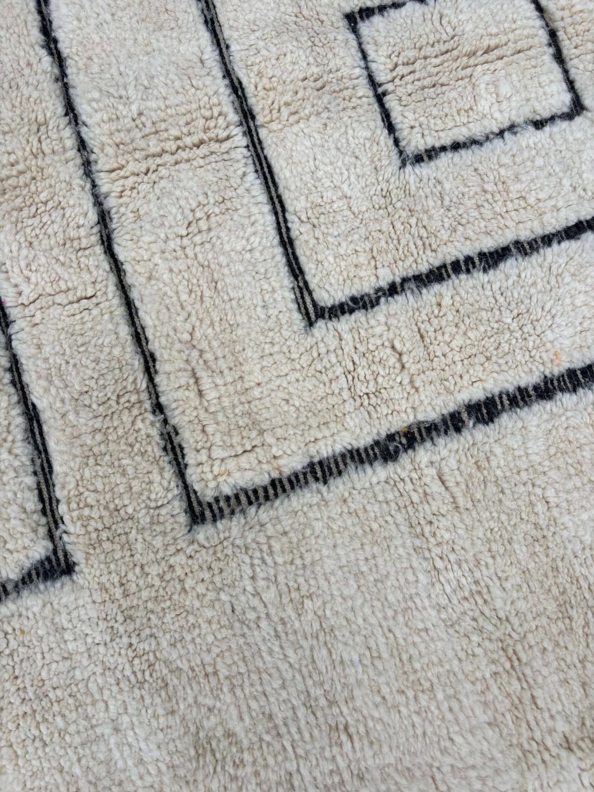 Moroccan Berber Beni Ourain Rug 180x270 Cm   White Authentic Wool Carpet   Modern Design Rug photo vinterior