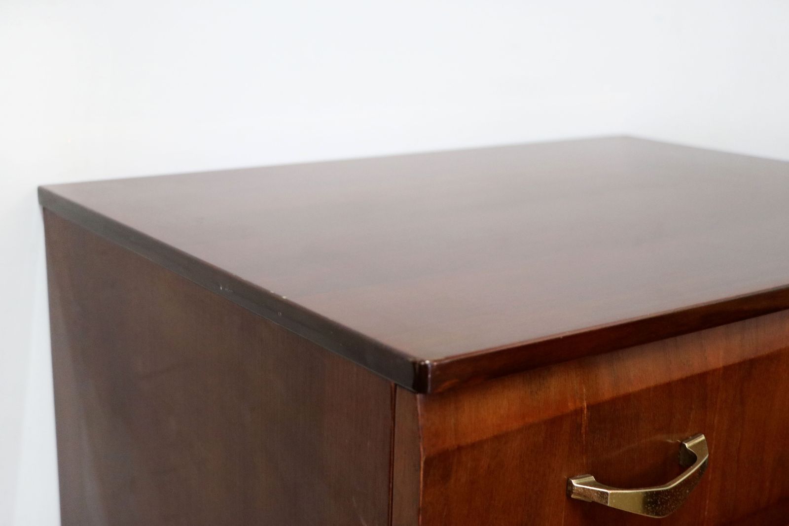 A Lovely Mid Century Bedroom Chest Of Drawers With Walnut Veneer And High Gloss Finish. photo vinterior