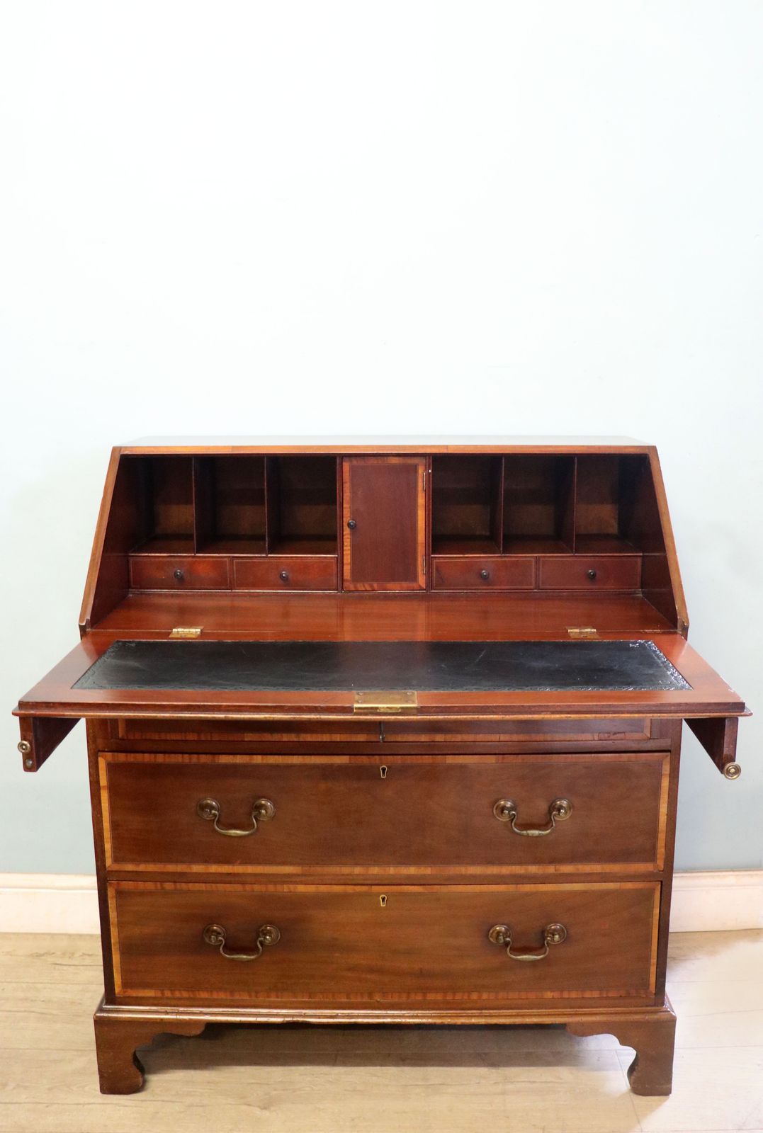 495.0 A Lovely Georgian Revival Mahogany Chest Of Drawers. photo
