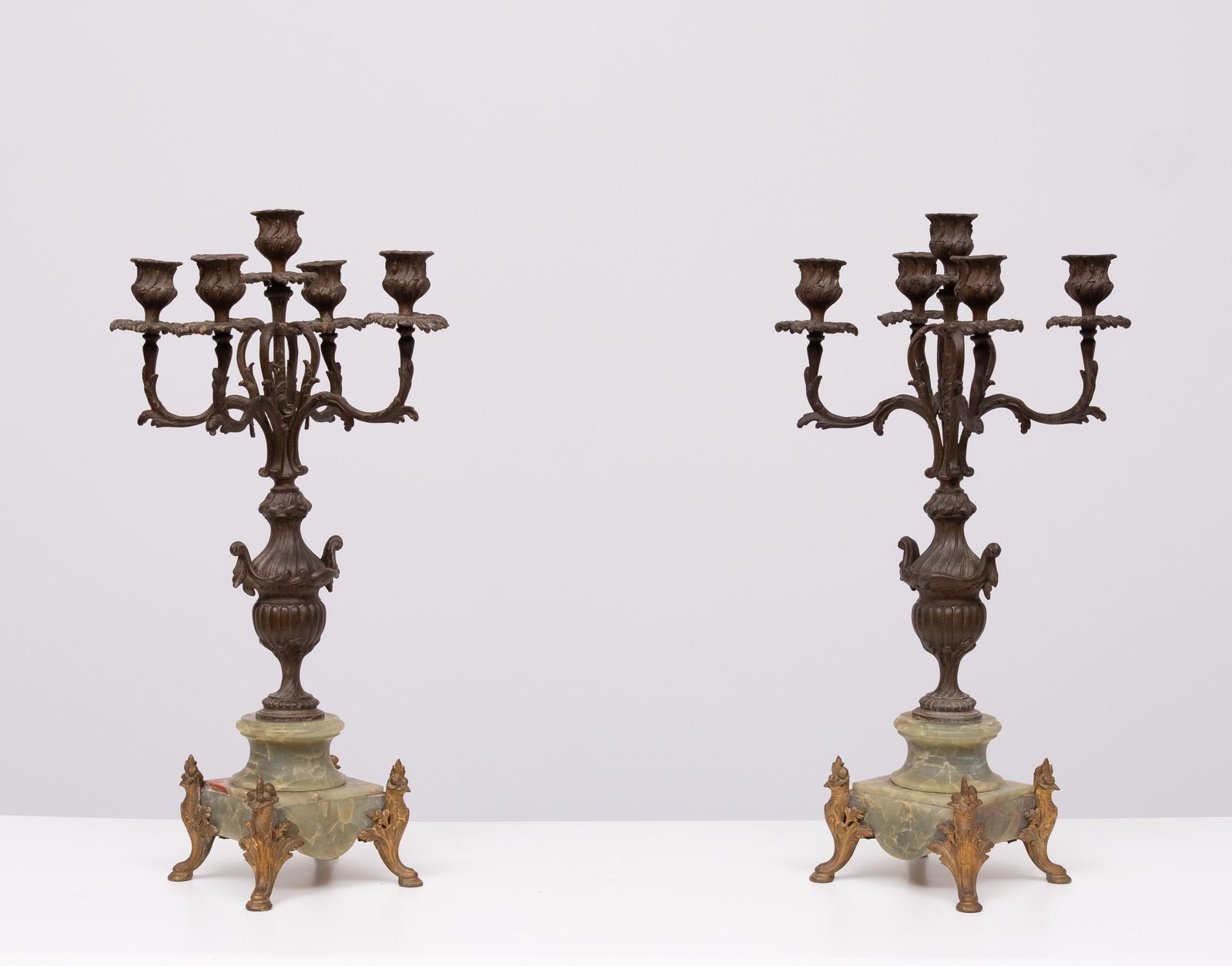 Set Franse Antieke Louis XVI Kandelaars, Ca. Jaren 1880