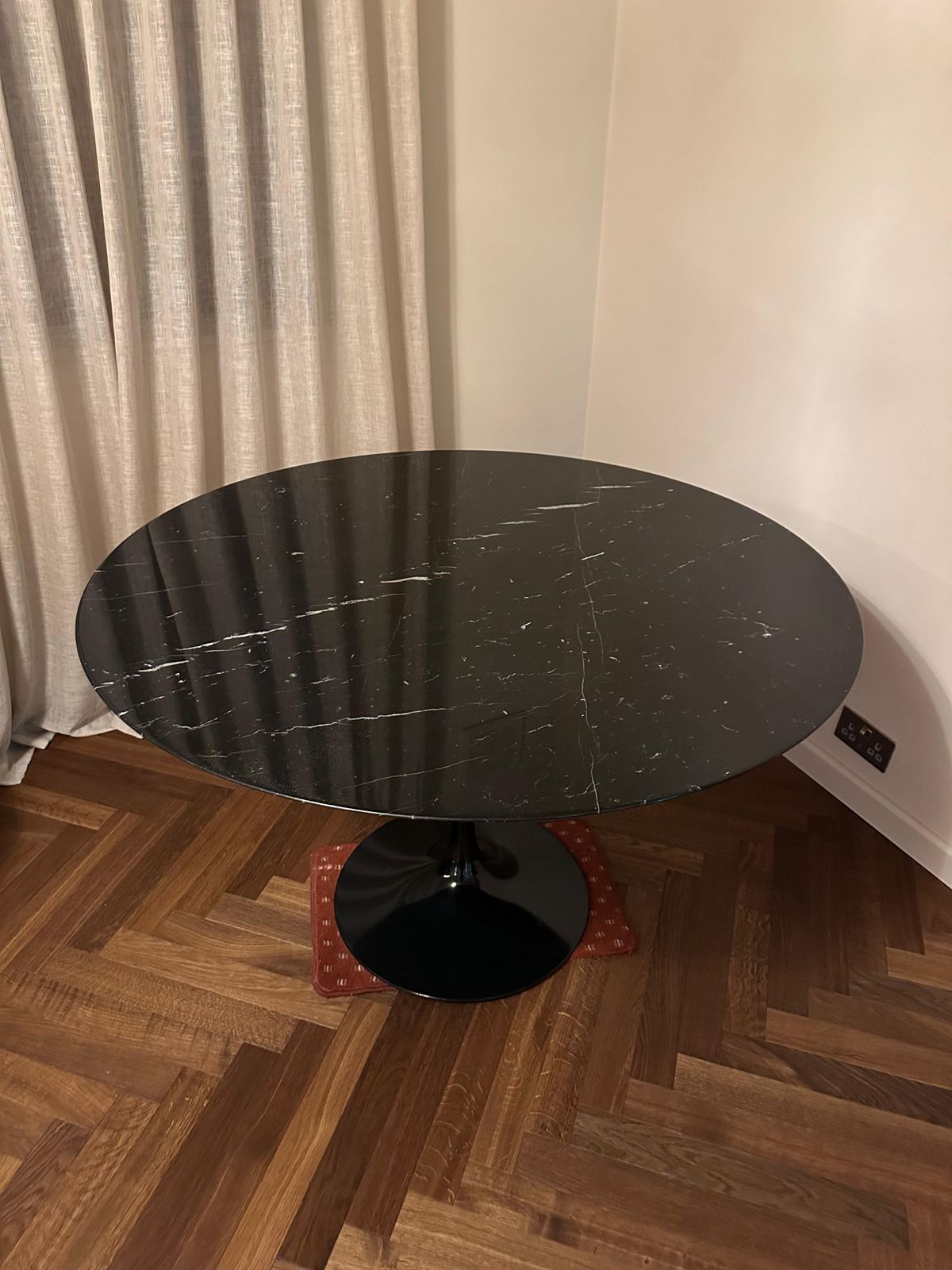 Saarinen Tulip Table Black photo 2995.0