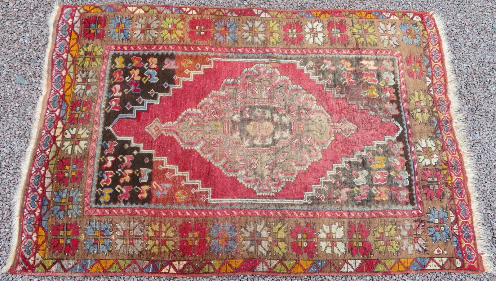 Antique Turkish Mujur Mudjur Rug. Kirsehir Province. Central Anatolia. Late 19th Century. photo vinterior