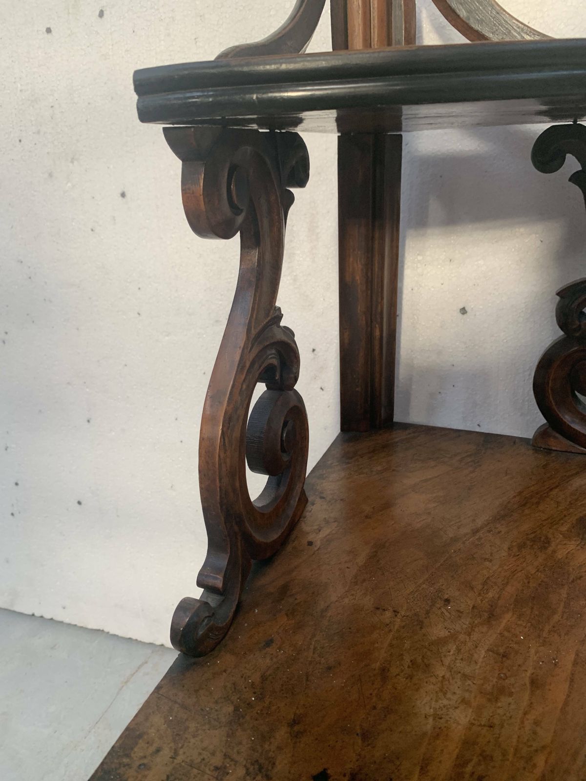 Napoleon III Corner Shelf In Solid Walnut, 19th Century photo 414.0