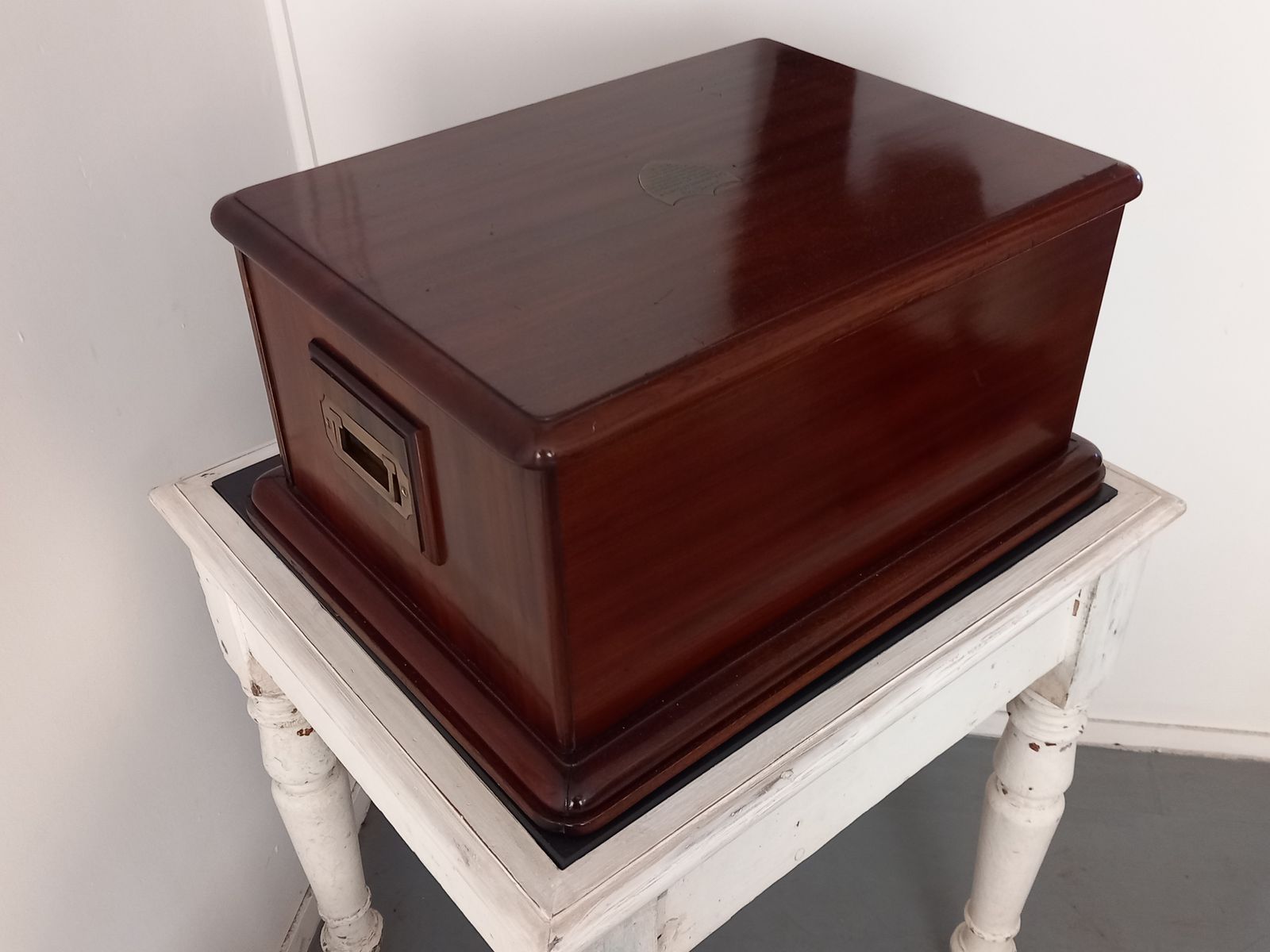 Table Top Collectors Chest, 1910s photo vinterior