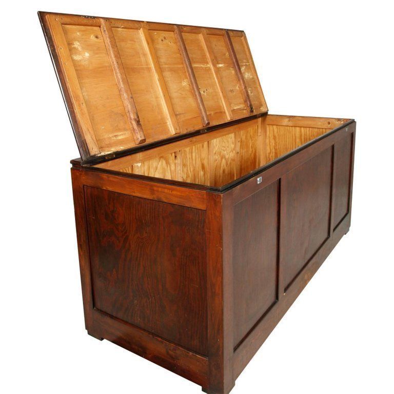 Midcentury Large Trunk For Furs Shelter In Solid Wood Of Pine Polished To Wax photo Furniture
