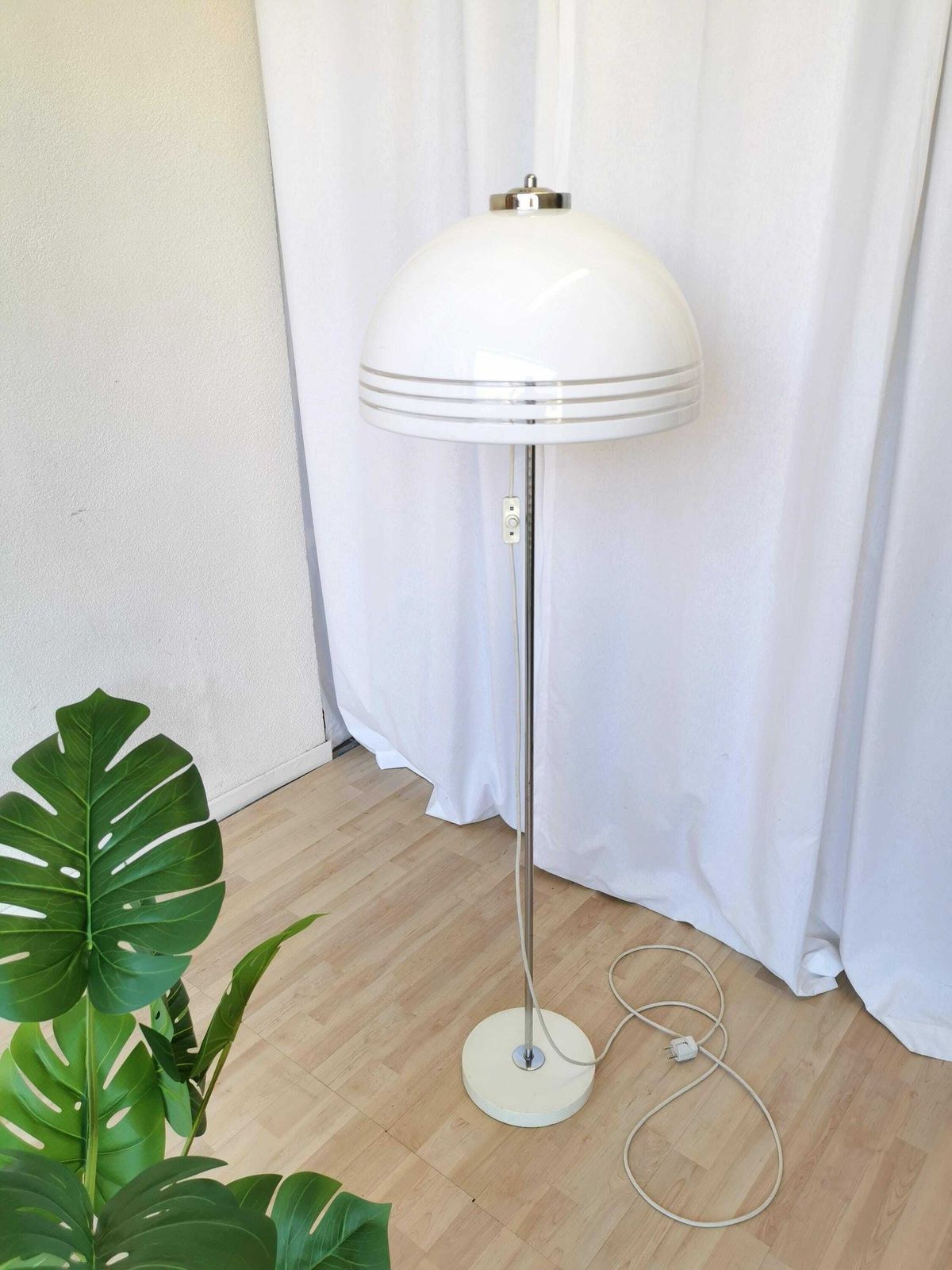 Vintage Mushroom Floor Lamp 1970s / Chrome And White Plastic / Retro Space Age Home Light / Mid Century Living Room Ambient Lighting