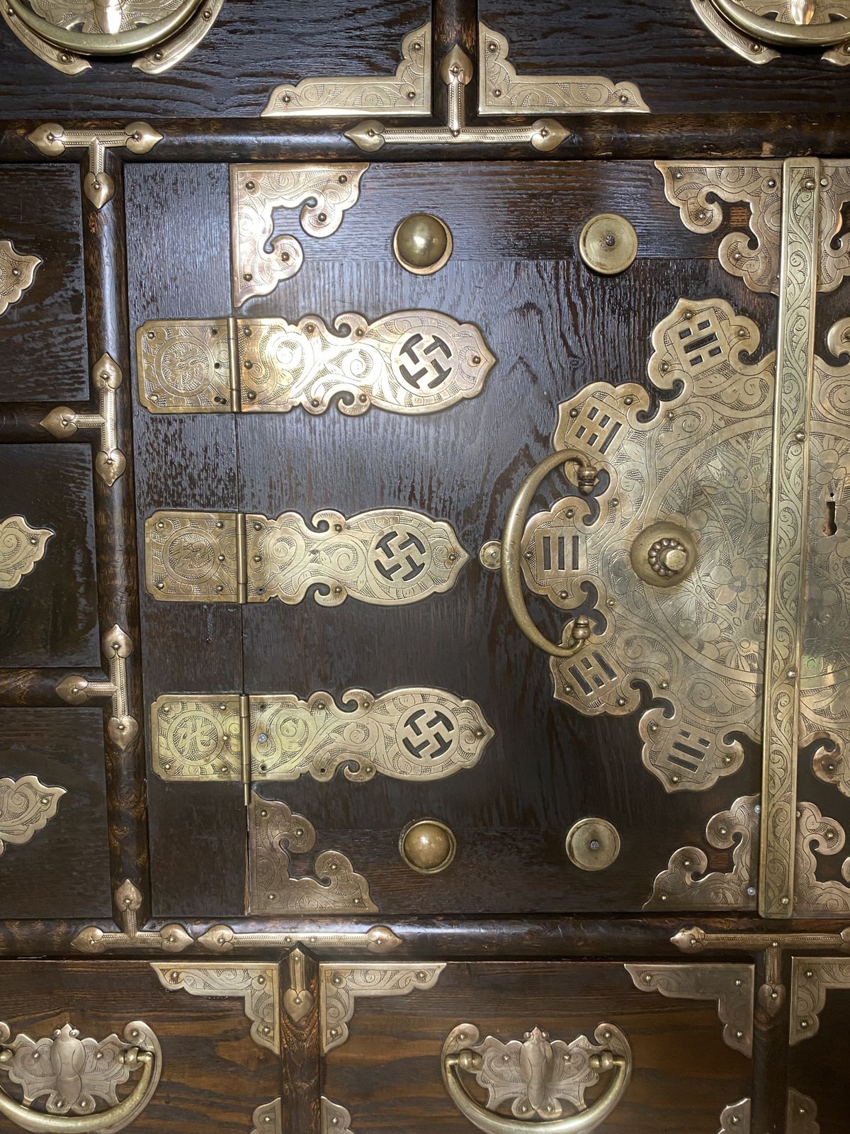 Large Korean Chest Or Morijang photo 1900.0