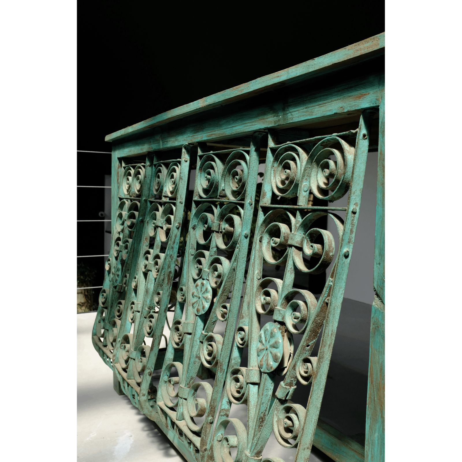 Beautiful Design Vintage Hallway Console – Handcrafted Solid Mango Wood With Reclaimed Indian Grills, Entryway Furniture From Late 1900s photo for sale