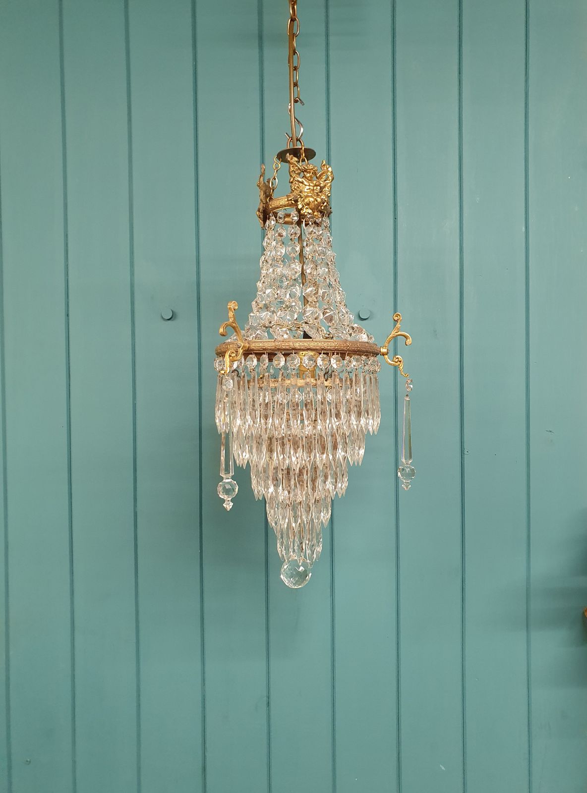 Early 20th Century Swag Chandelier With Cherubs Finished With Spikes