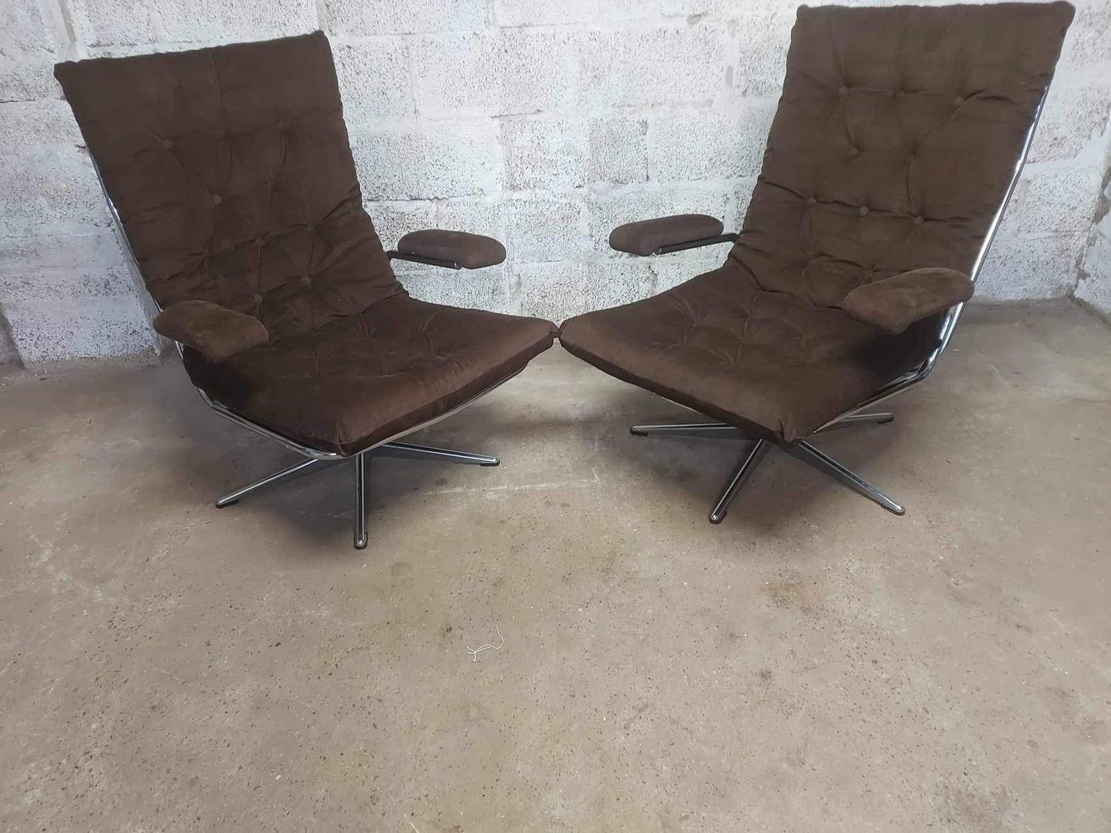 Mid Century Retro Peter Hoyte   Chrome Framed Swivel Armchairs
