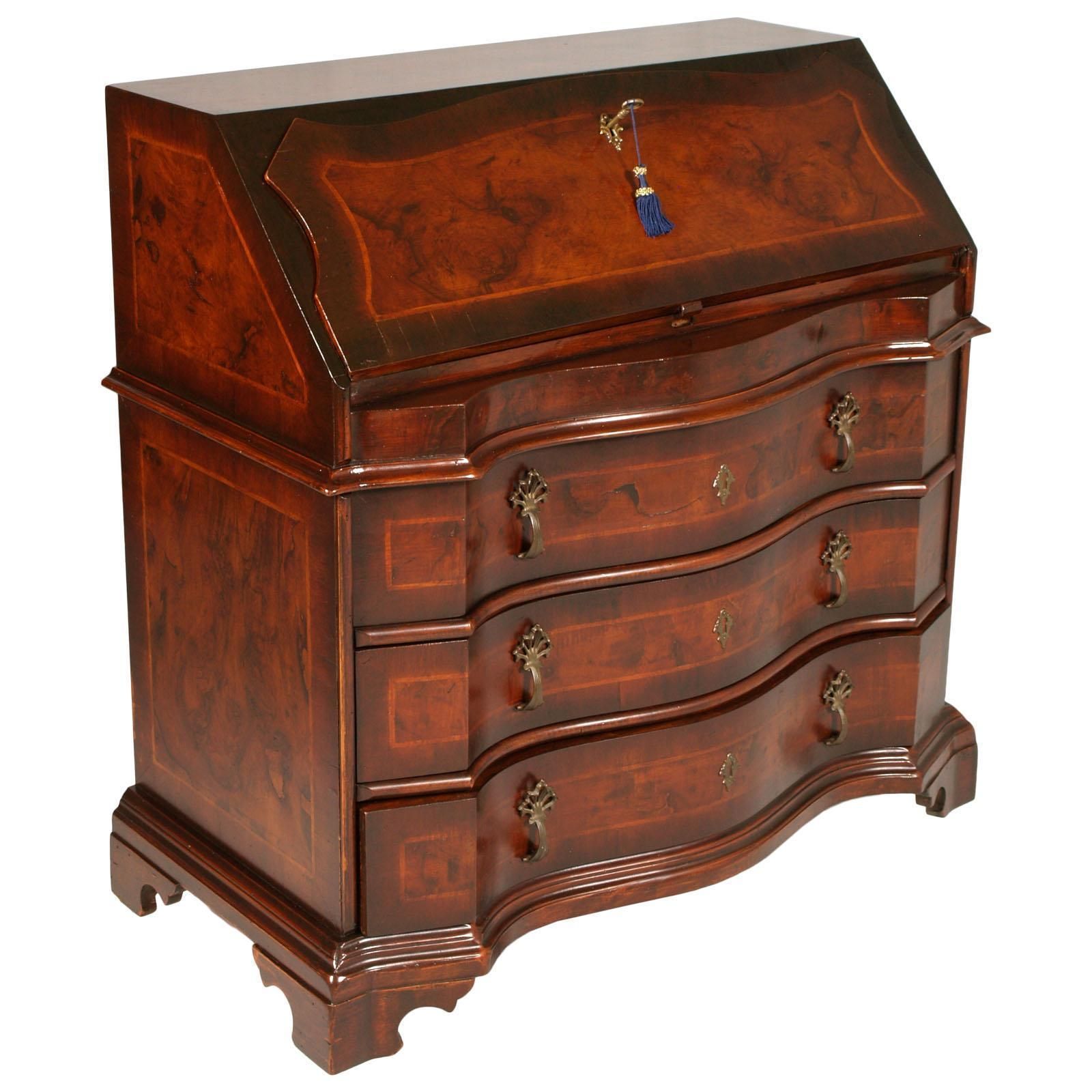 Early 20th Century Lombard Walnut Secretaire Burl Walnut Veneer & Threaded Maple