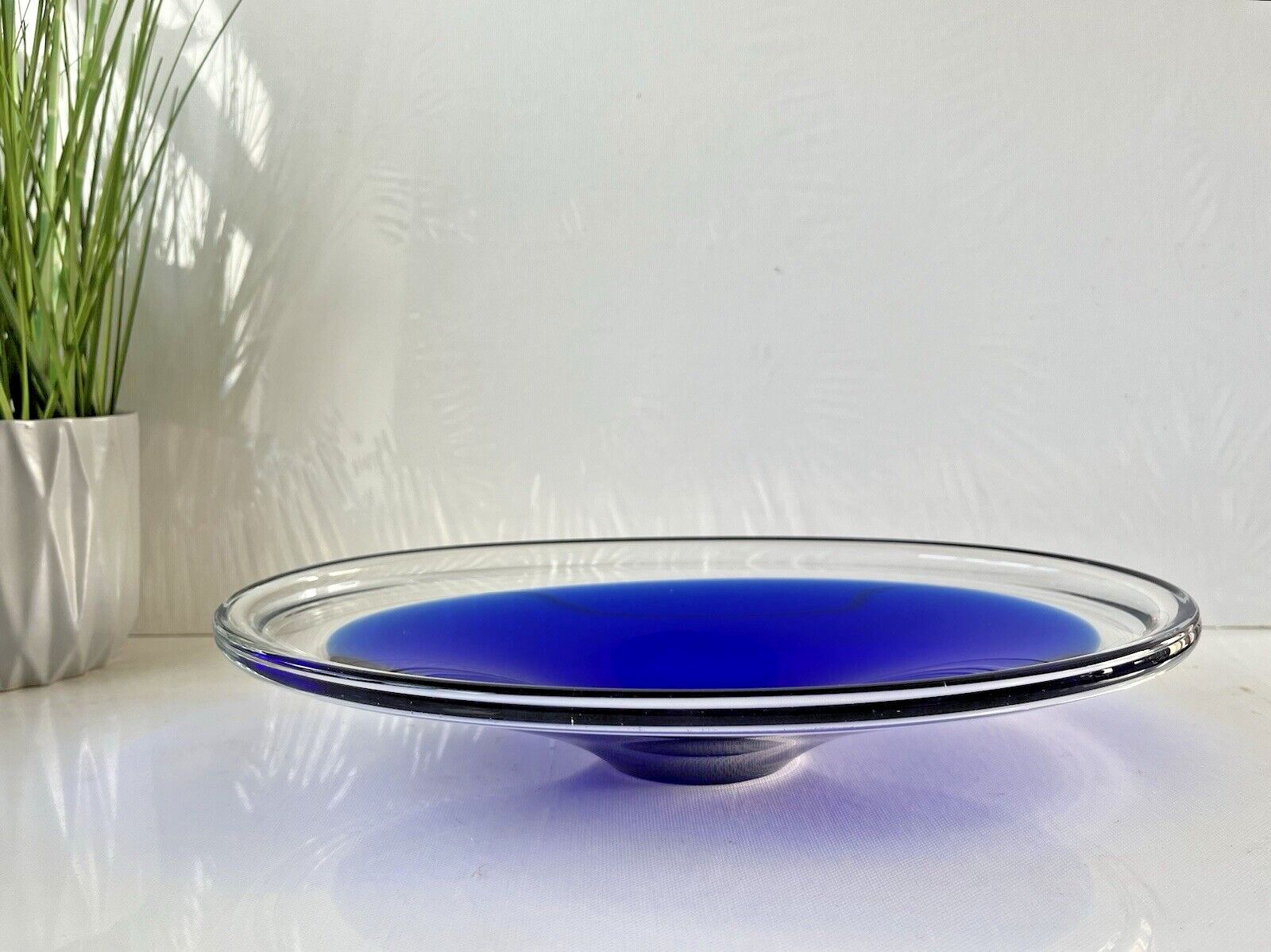 Swedish Mid Century Modern Flygsfors Blue Freeform Art Glass Bowl   Paul Kedelv photo for sale